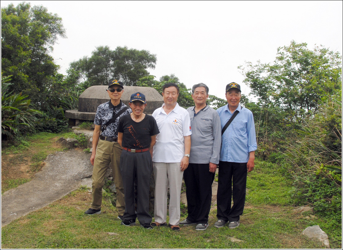 当年调防过来的五位老兵,左起邵志道,王兴刘,作者,胡乃明,施乃明.