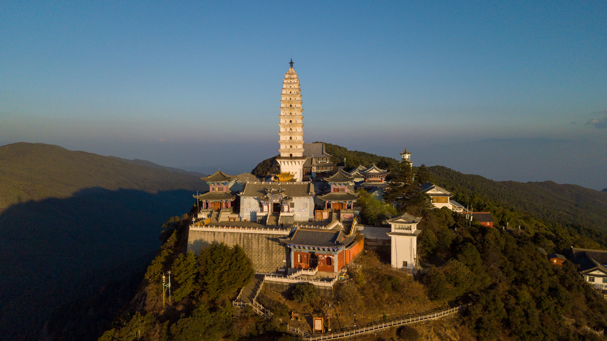 鸡足山从大理前往鸡足山,这是我多年的宿愿,参拜鸡足山.