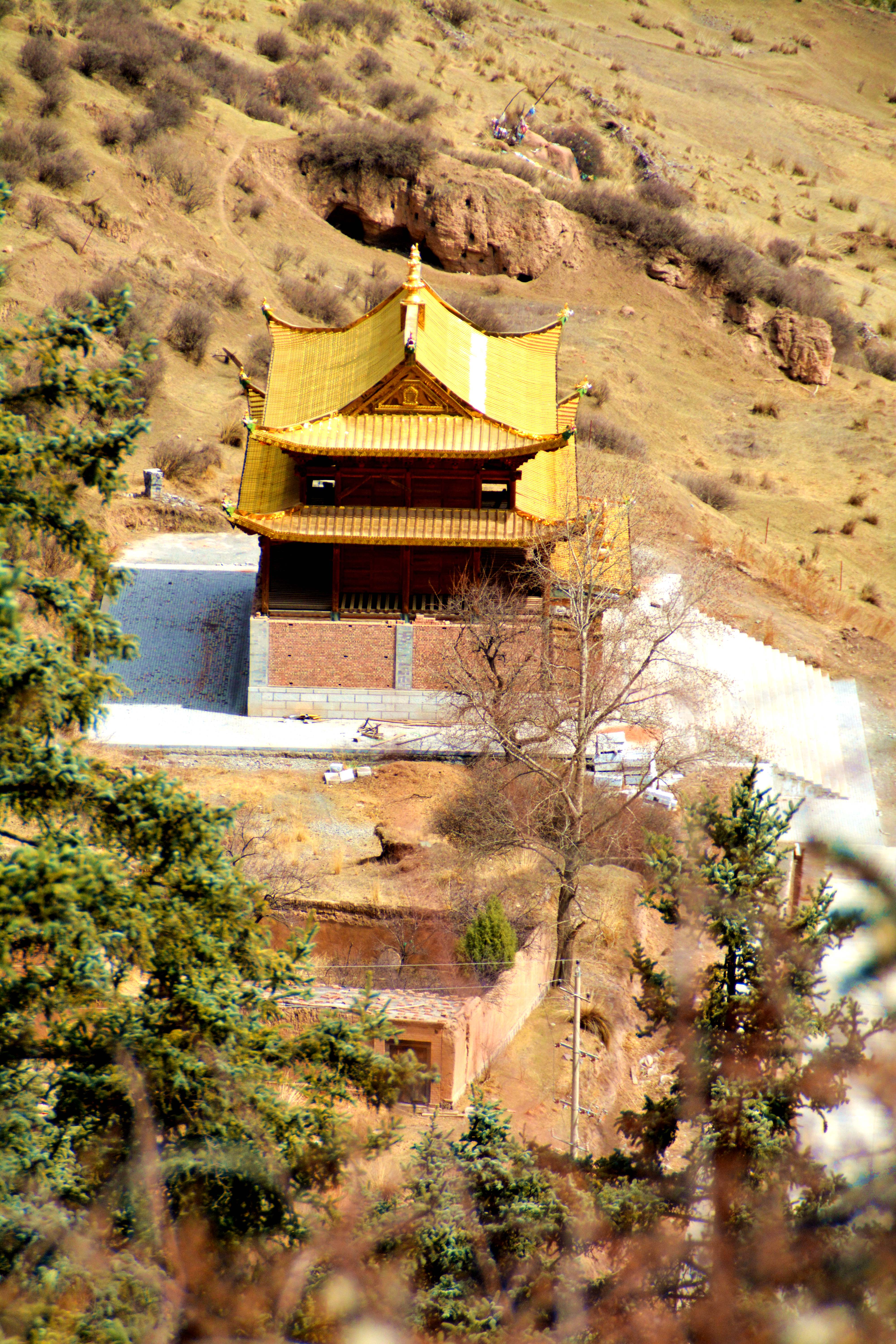 马蹄寺景区共有七个石窟群,这里被称作马蹄寺北寺,即普光寺.