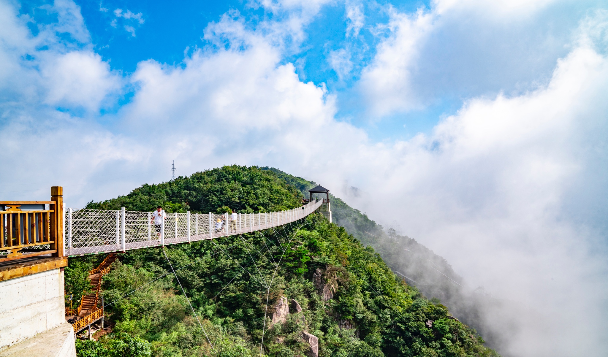 首发安吉云上草原感受高山的激情与刺激夏天就该放肆玩儿