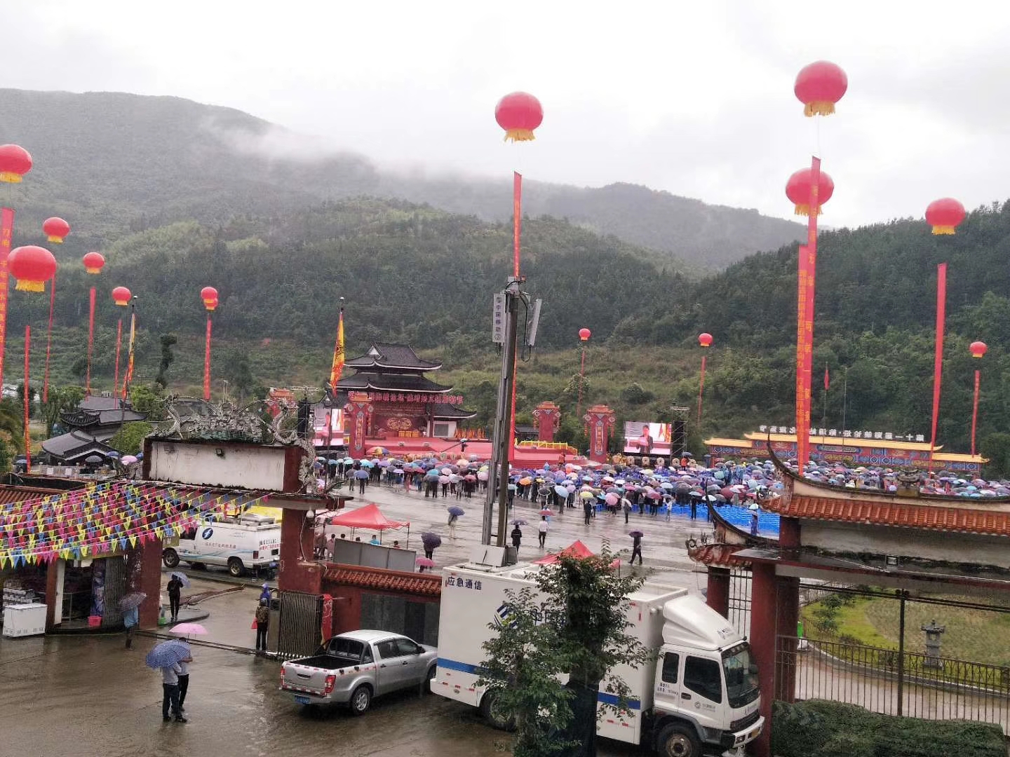 6月13日位于古田县大桥镇的临水宫祖庙一片喜庆,第十一届海峡论坛的