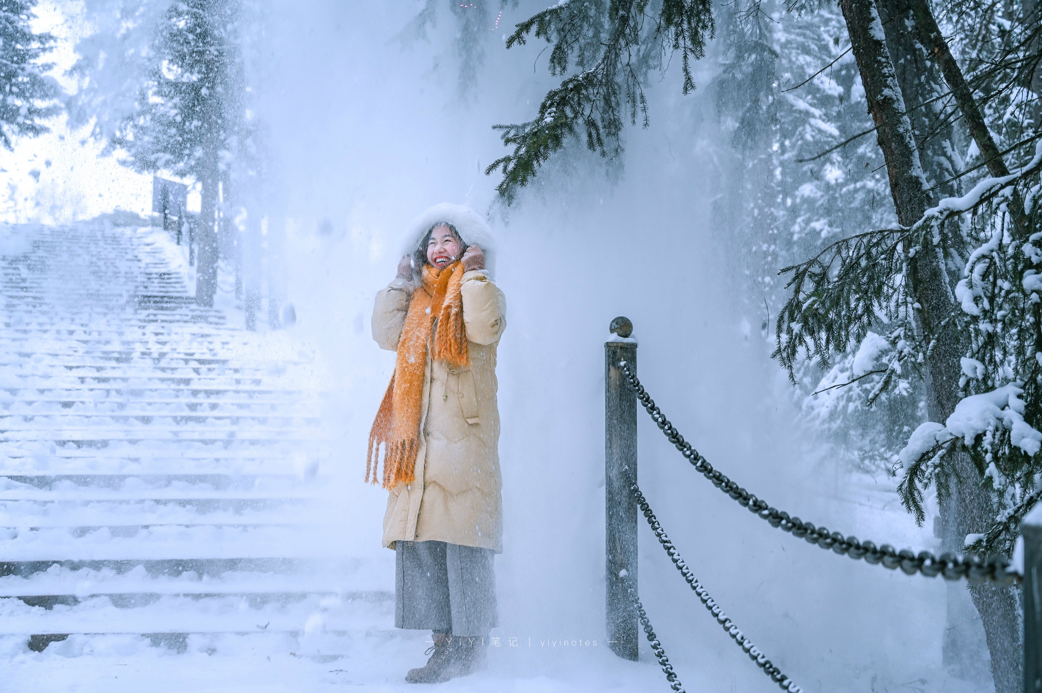 我们轮流的淋雪拍照,每个人都玩的不亦乐乎