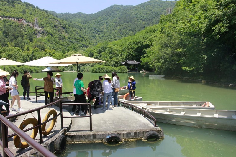 杭州周边好玩的地方推荐:避暑旅游,来绝美溶洞垂云通天河