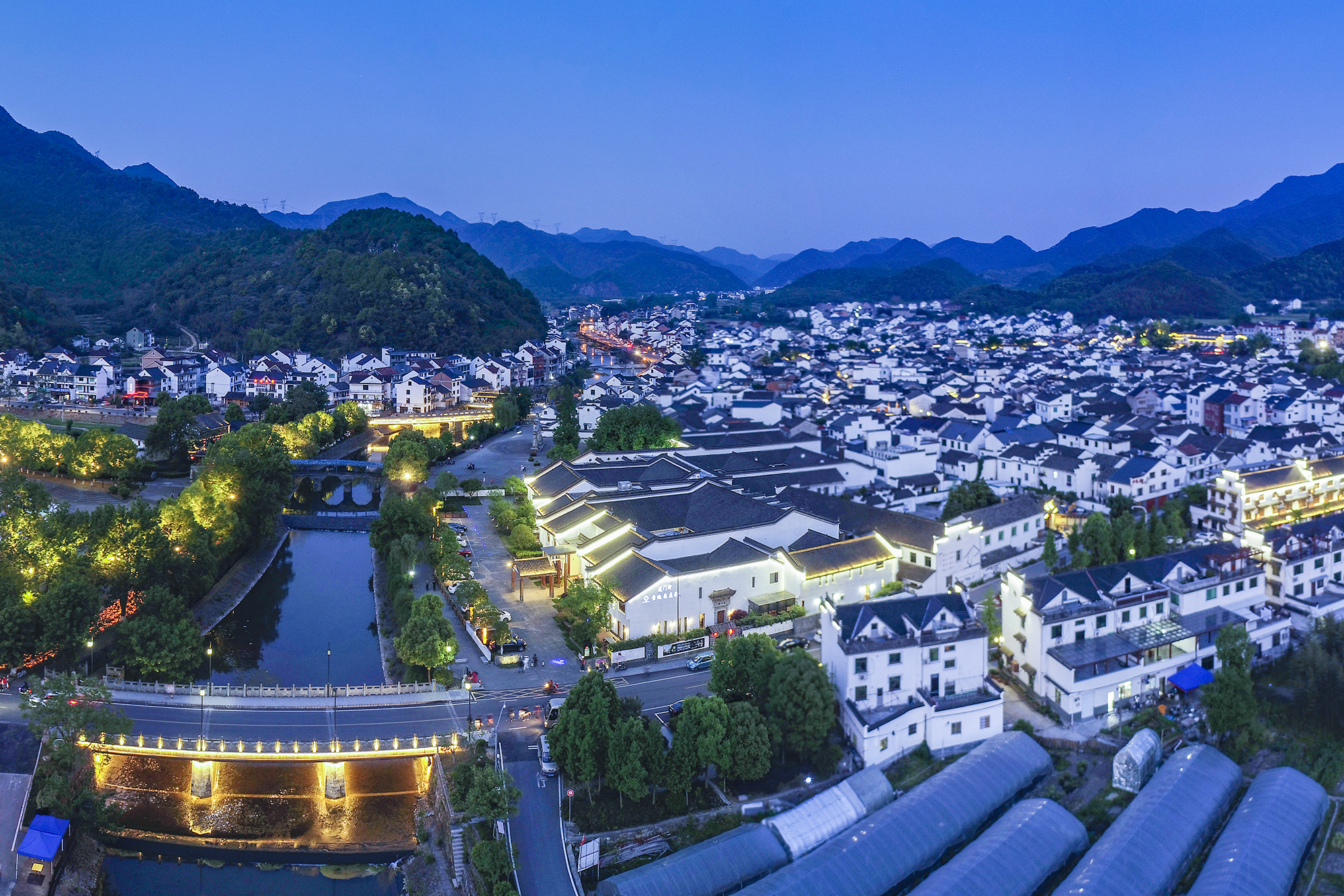 上帝视角带你赏富阳美景从龙门古镇夜色开始