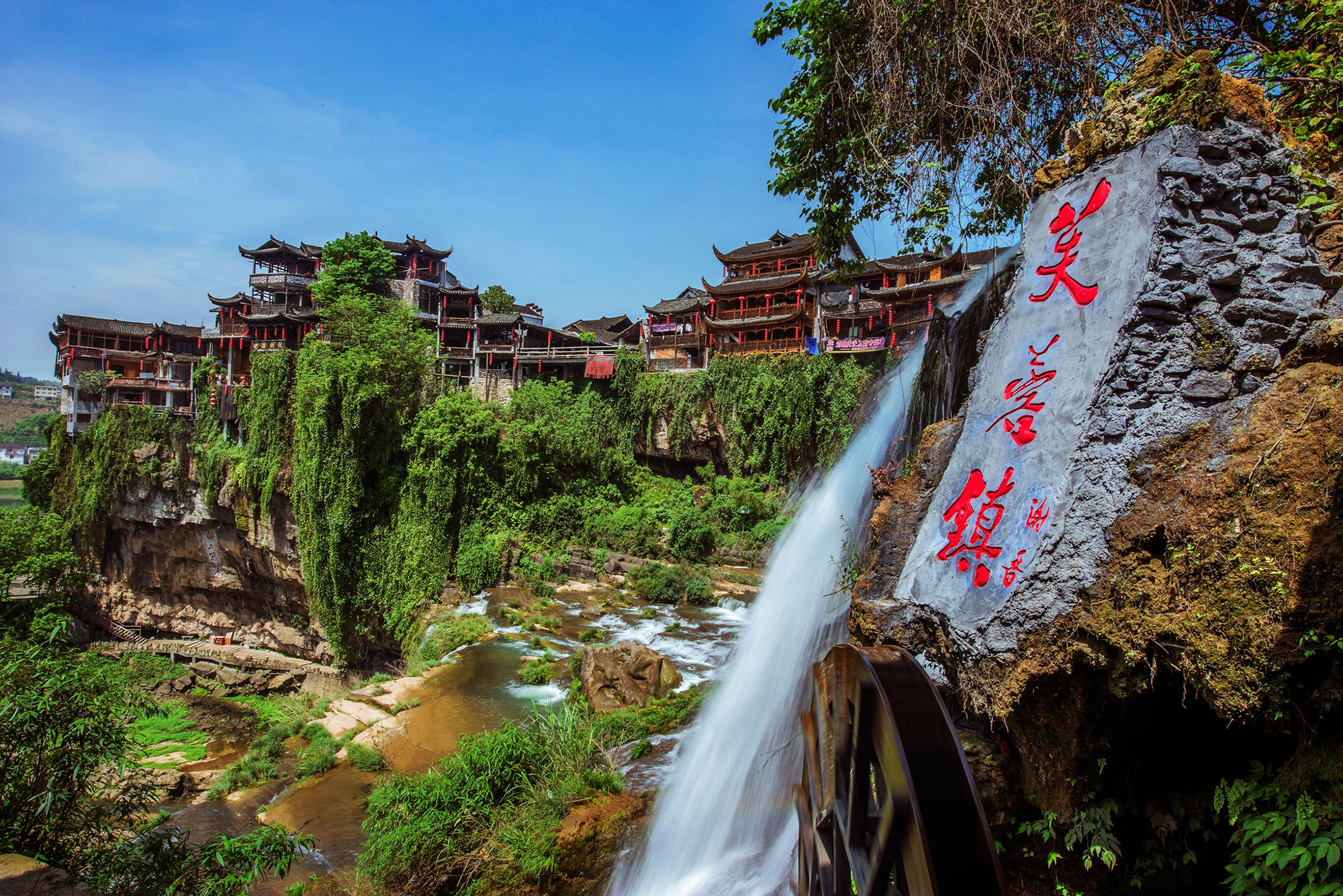 张家界森林公园 芙蓉镇 墨戎苗寨 凤凰古城双飞5日游>南京直飞张家界