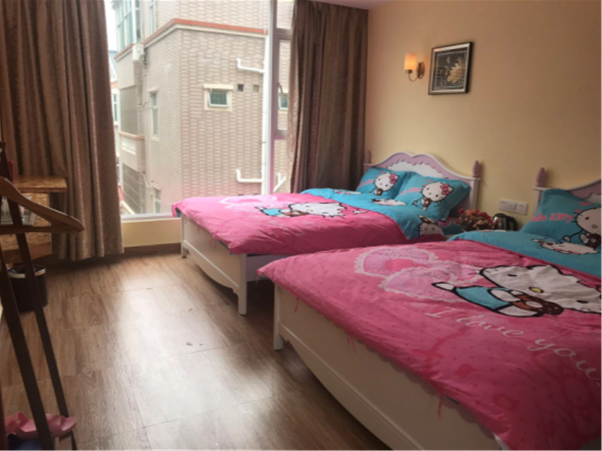 <深圳南澳+西冲半自助2日游>住一晚金色梦幻酒店，游较场尾小镇，全程无购物点，广州往返，畅游西冲沙滩，休闲度假