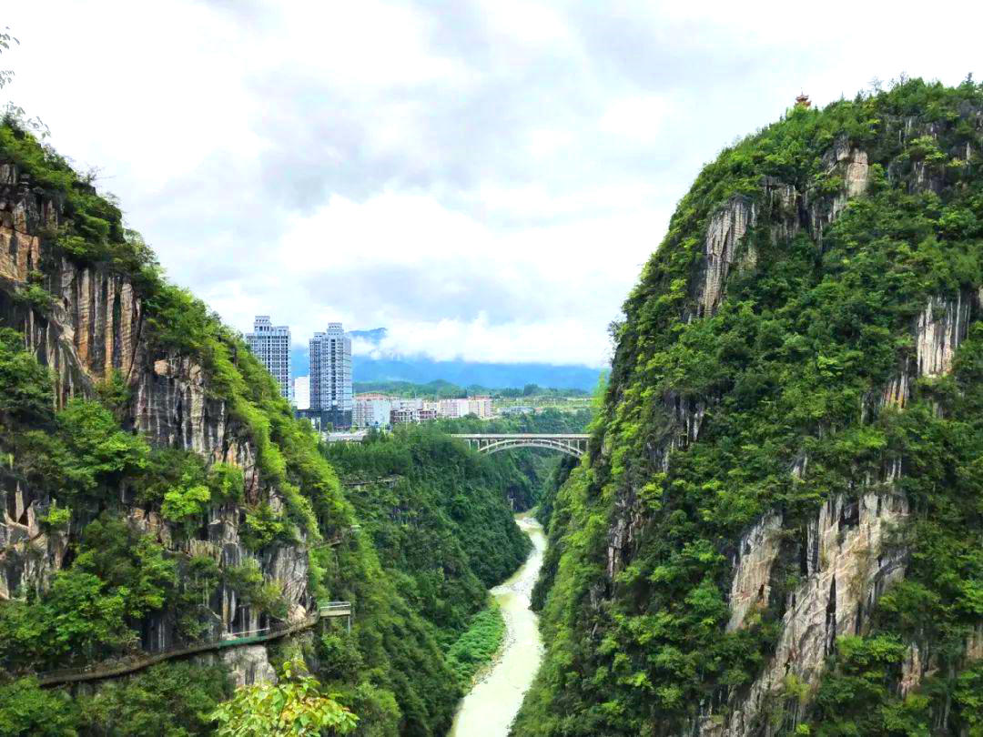 黔江芭拉胡景区