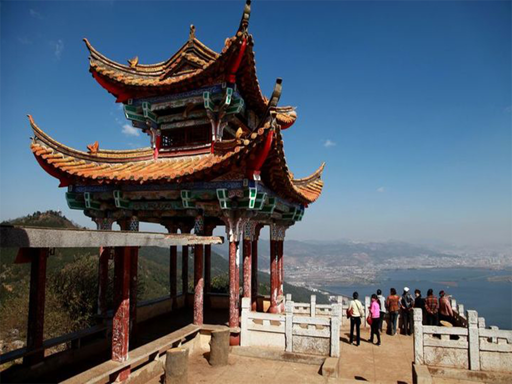 赠送云南特色美食药膳餐,后游览 【昆明西山风景区】(含门票,不含索道
