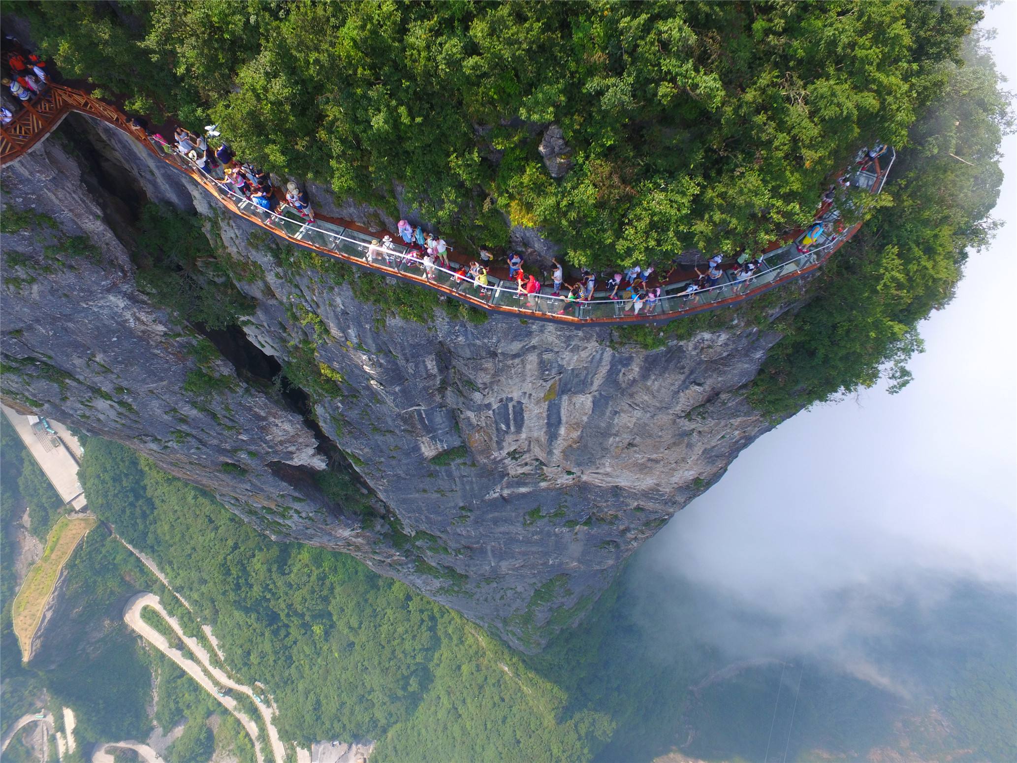 巴拉格宗高空栈道