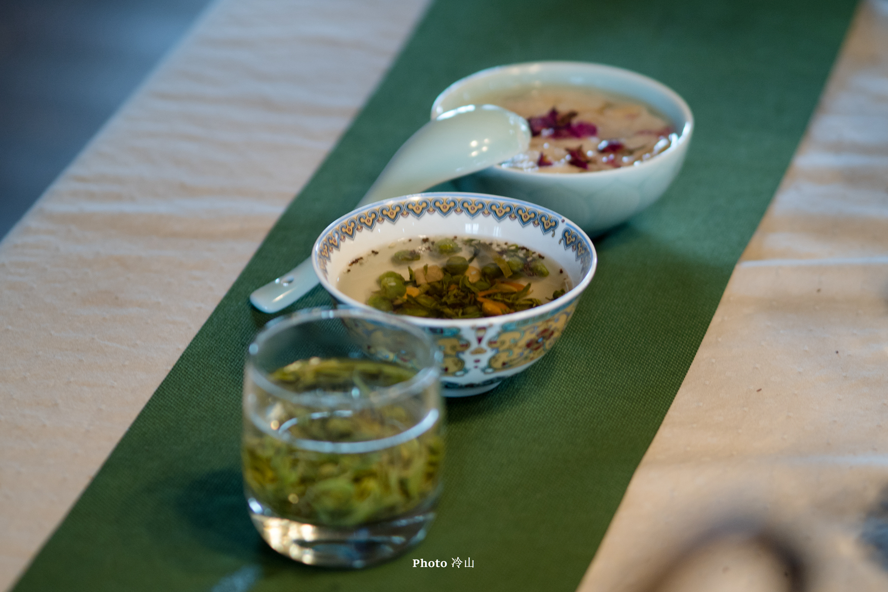 下渚湖原来这里没有湖.住着夏,朱.胡三家富户.