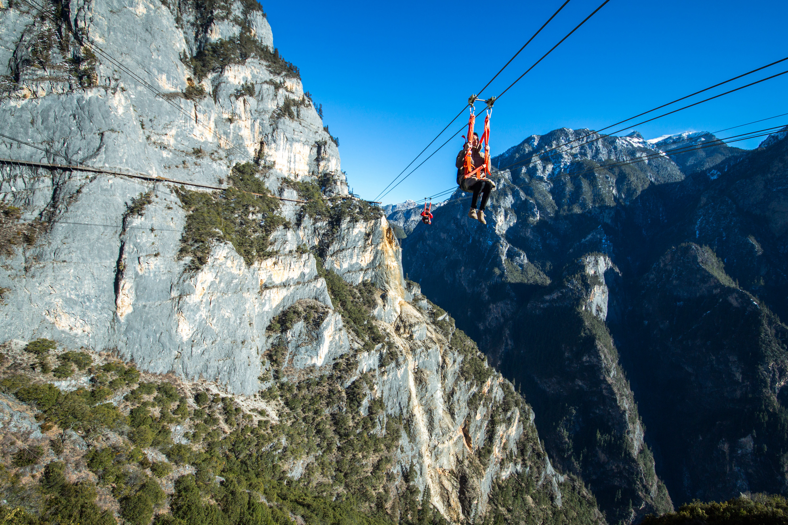 走到尽头,你可以选择原路返回,不怕高的你可以挑战高空索道