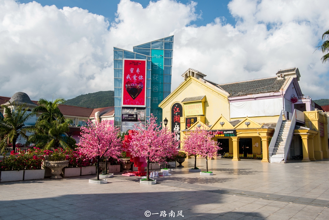 百花谷,这里的变形金刚居然是关公