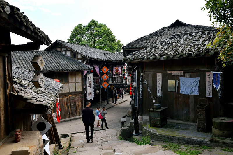 四月在这座民国小镇里我看到了最美的风景