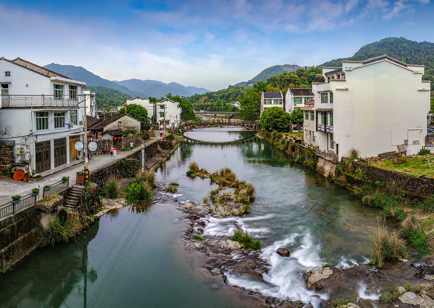 航拍浙江苍南美丽乡村碇步头村碇步桥水清悠悠
