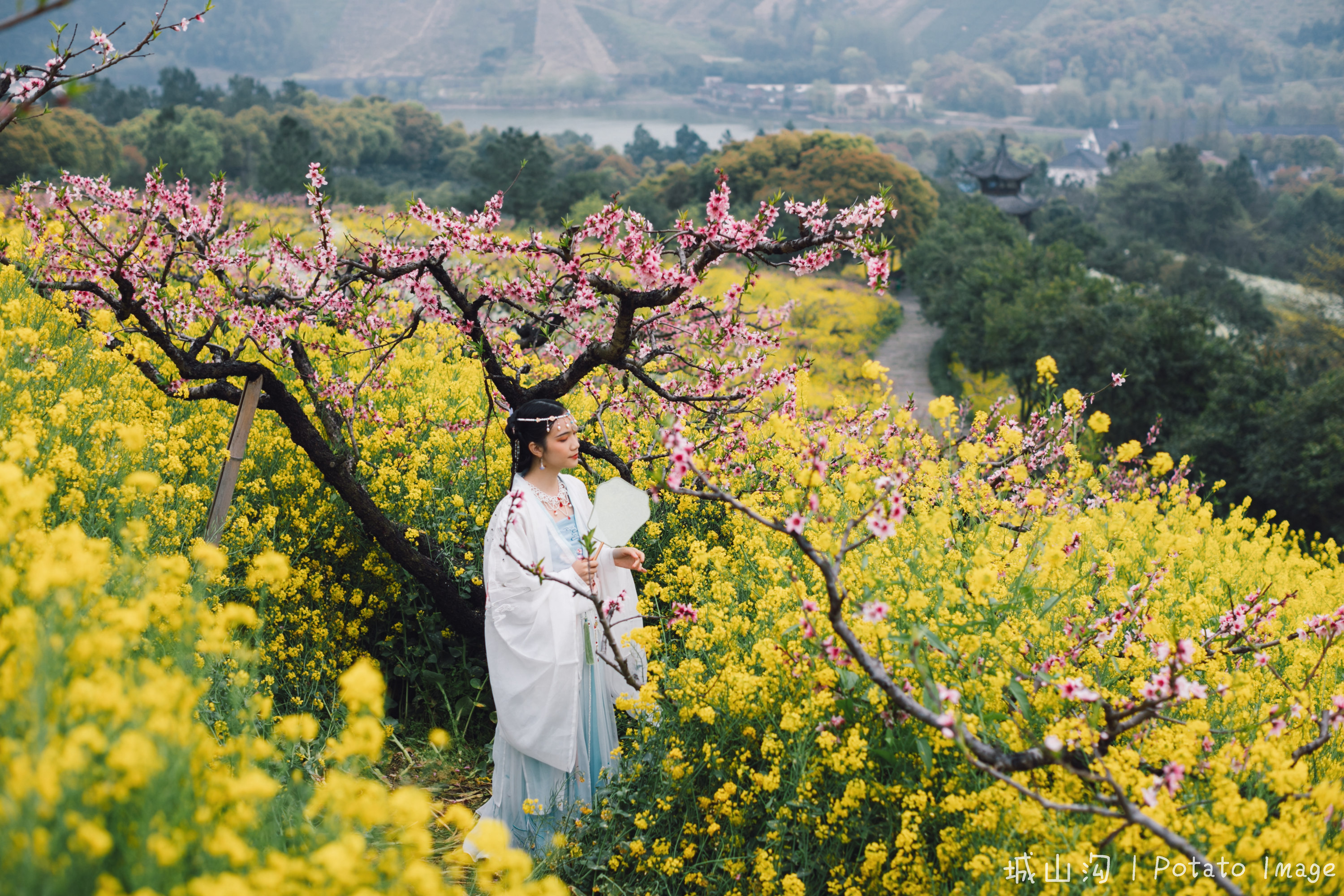 最in漢服行,十里桃林映山紅 | 湖州自駕遊,四月春秋好去處