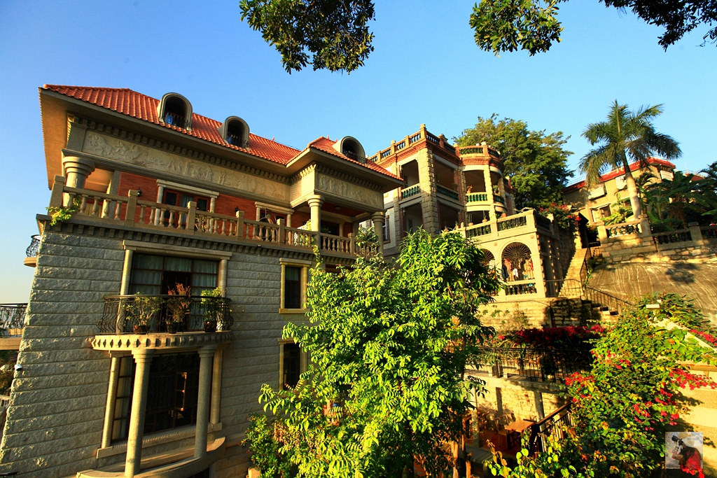 春草堂临崖而筑,可以说是鼓浪屿最漂亮的别墅了.