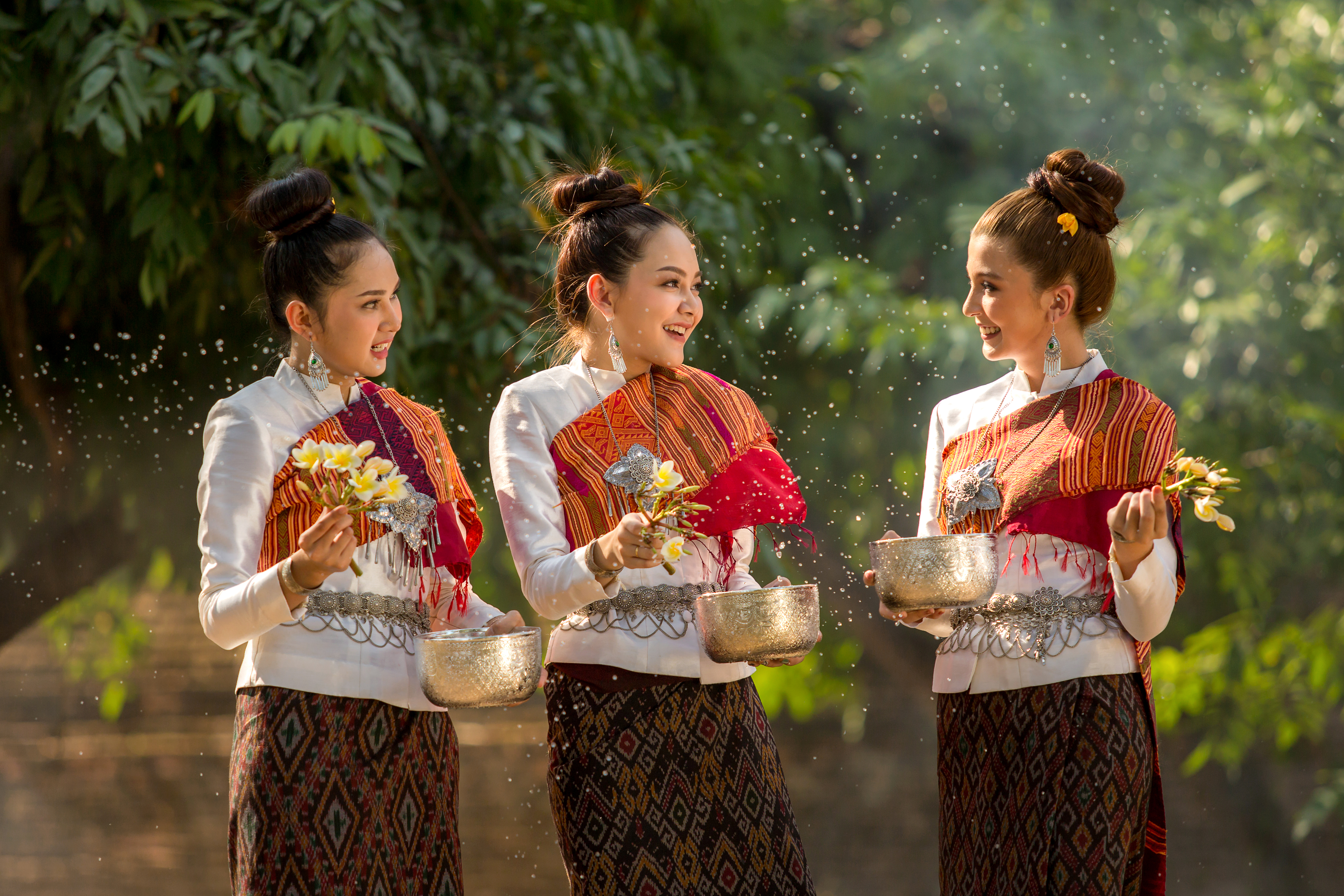 2019年各地泼水节攻略!带父母感受一下傣族新年氛围