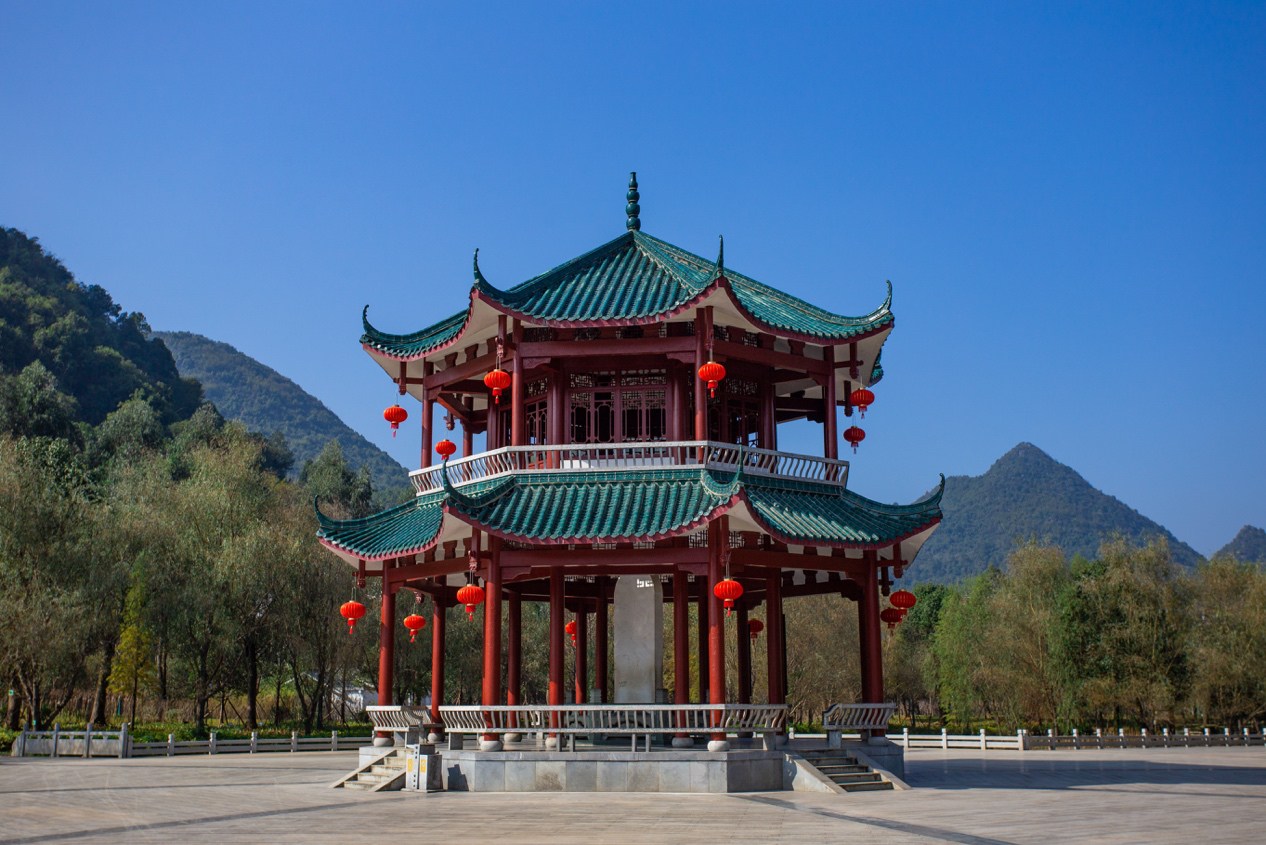 背上行囊游走宁远古城