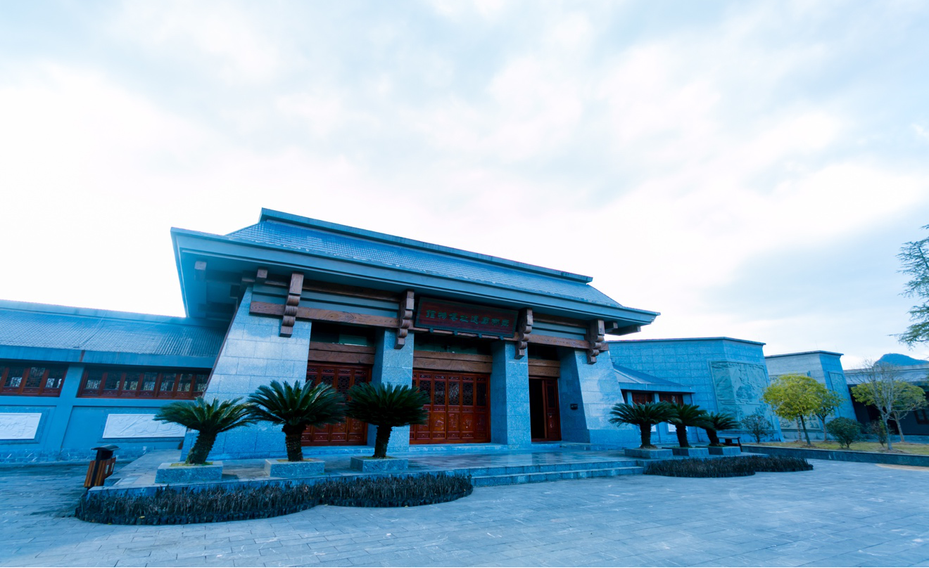 玉琯岩就在舜帝庙遗址边上.