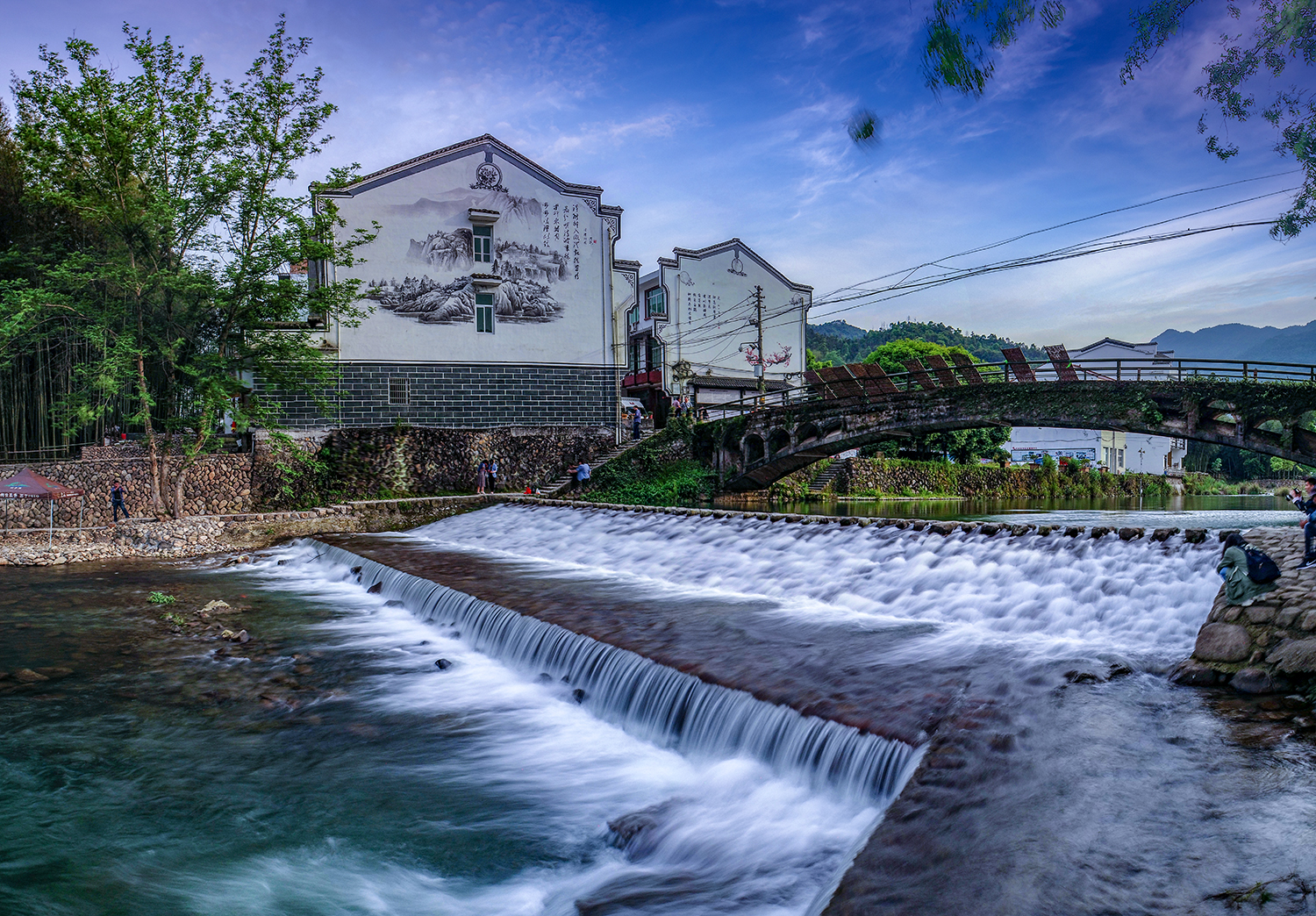航拍浙江苍南美丽乡村碇步头村碇步桥水清悠悠