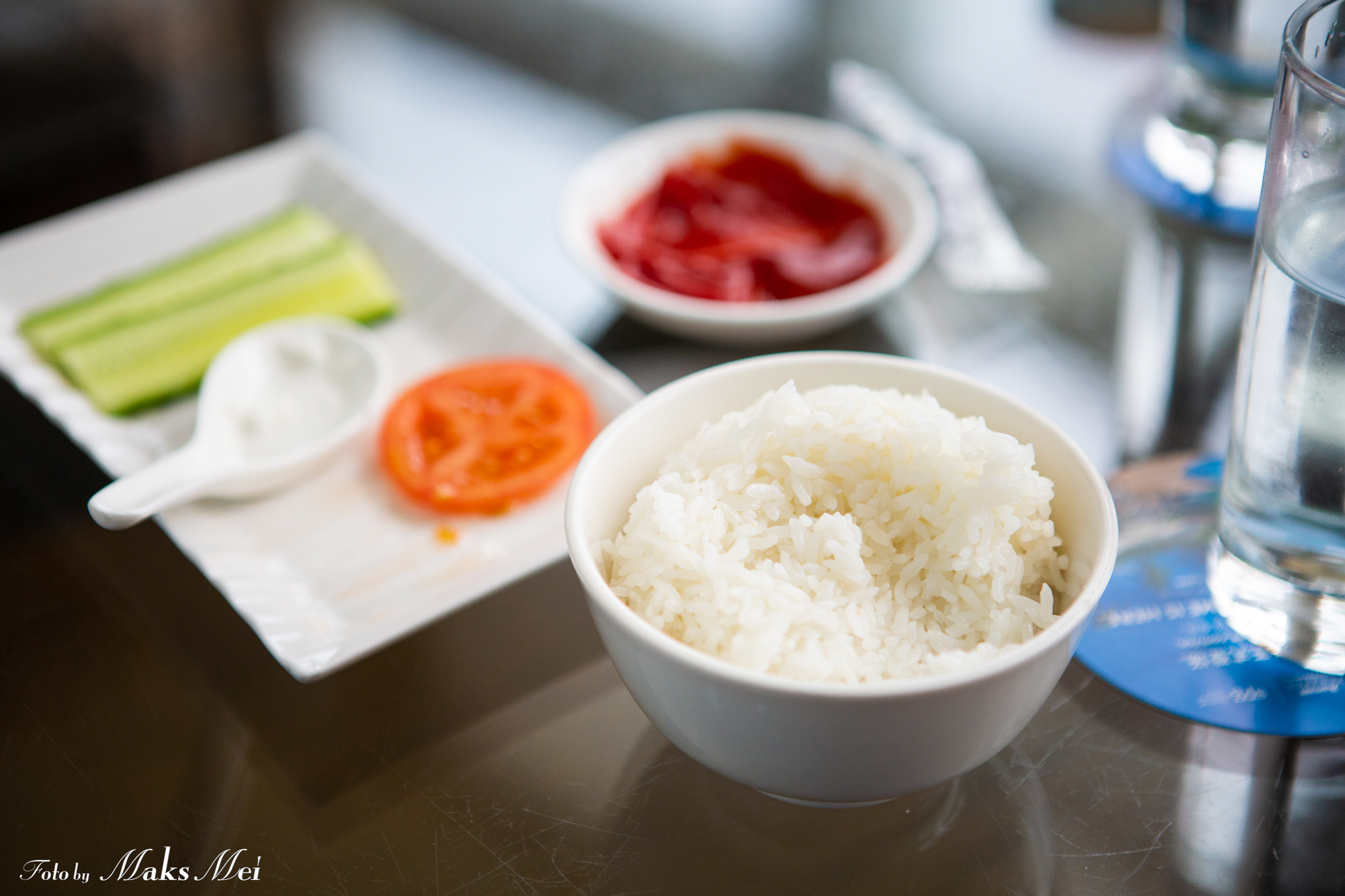 给女儿挑食,只吃一碗酒店里的白米饭和