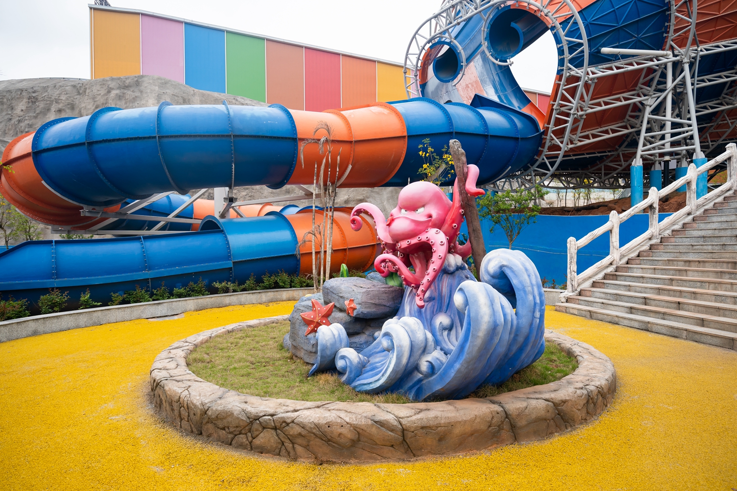 荔波冰雪水世界主题乐园,是一个集冰雪世界,水上乐园为一体的主题乐园