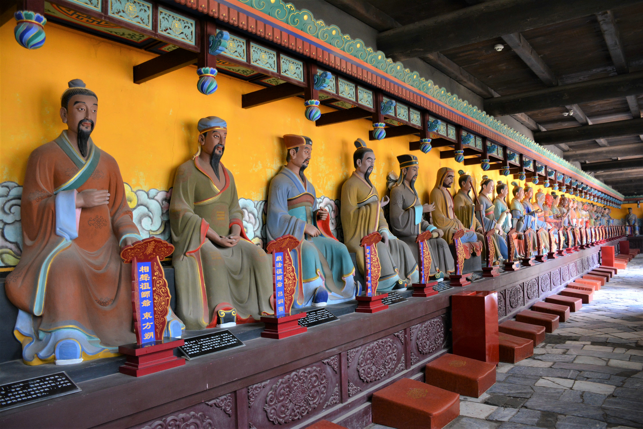 七十二行祖师堂展厅位于悬鑑楼和大拜殿之间两侧南阳在山陕会馆悬鑑楼