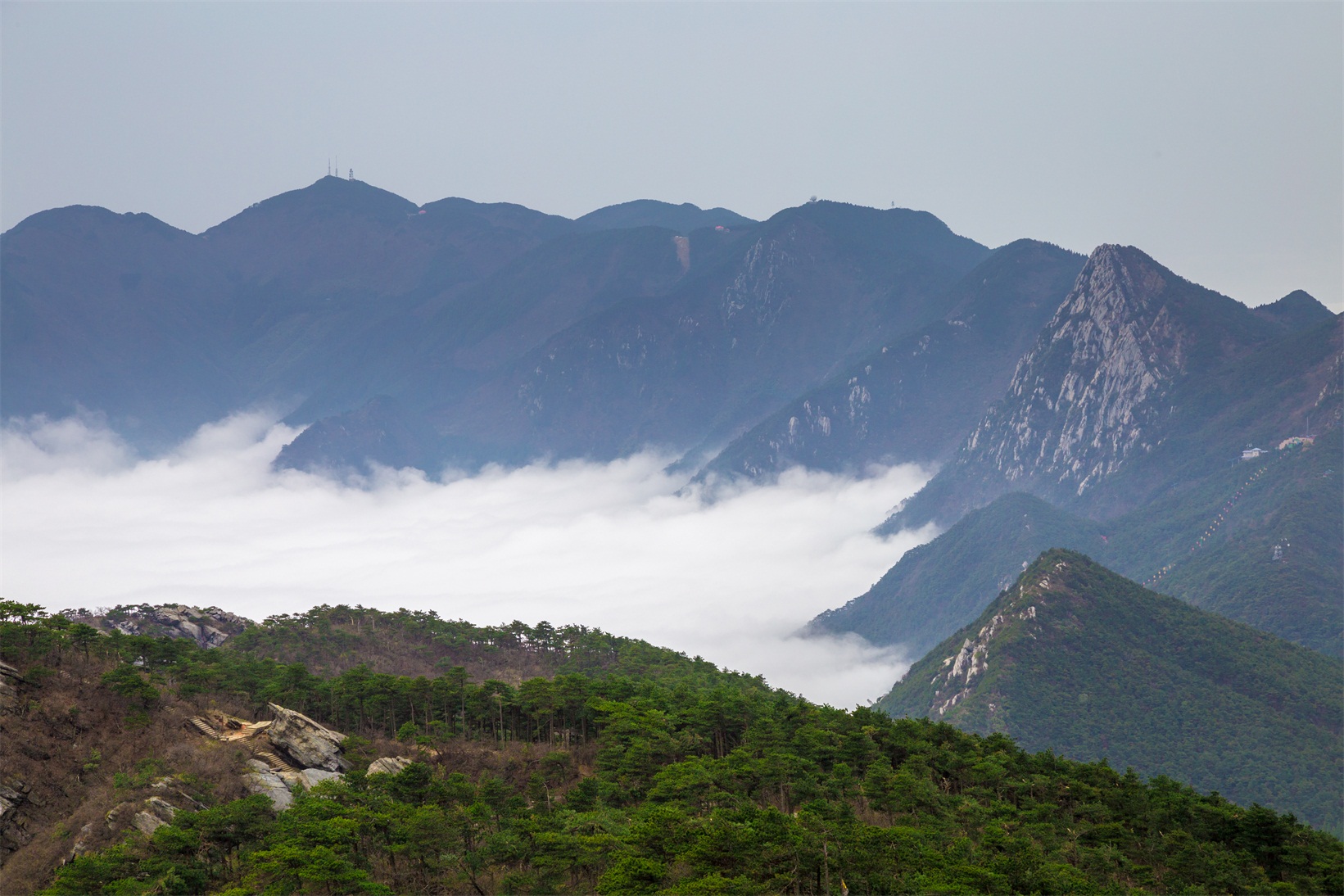 雲霧中的仙山一覽廬山真面目