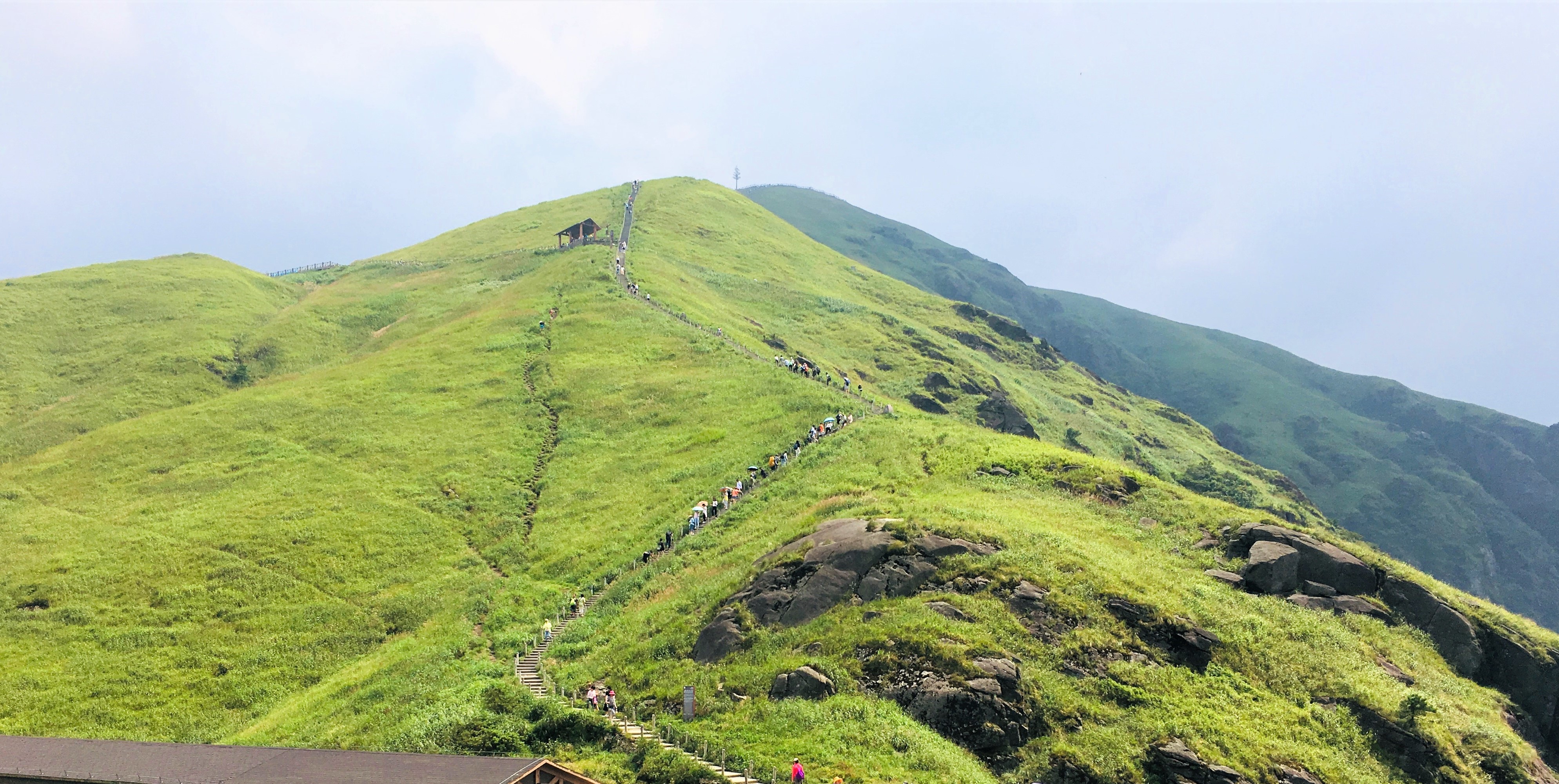 去宜春泡温泉,观明月千古情,登明月山,漫步高山草甸的休闲之旅