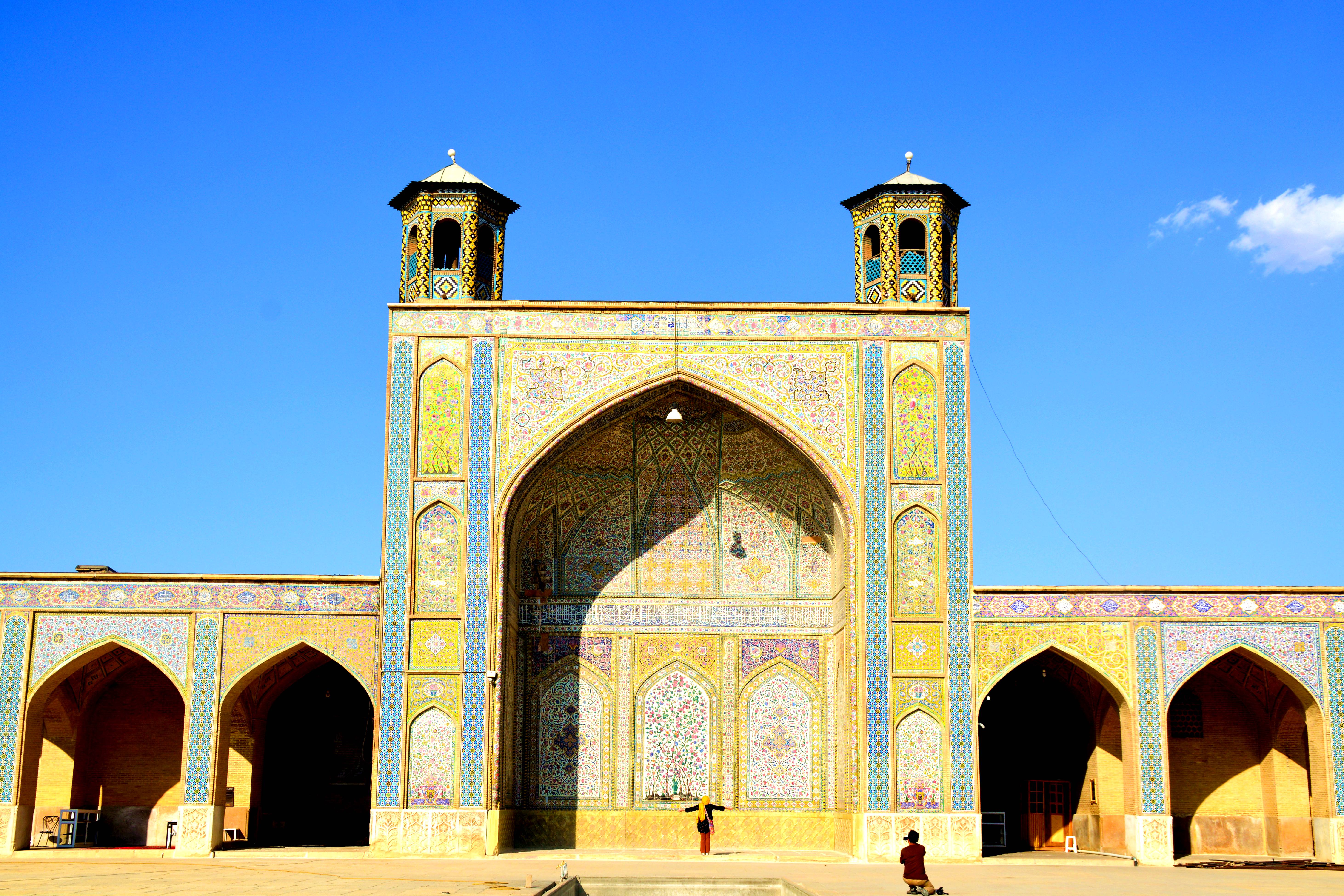 著名的【光明王之墓】,这里也叫:灯王之墓,或者叫:圣祠清真寺.