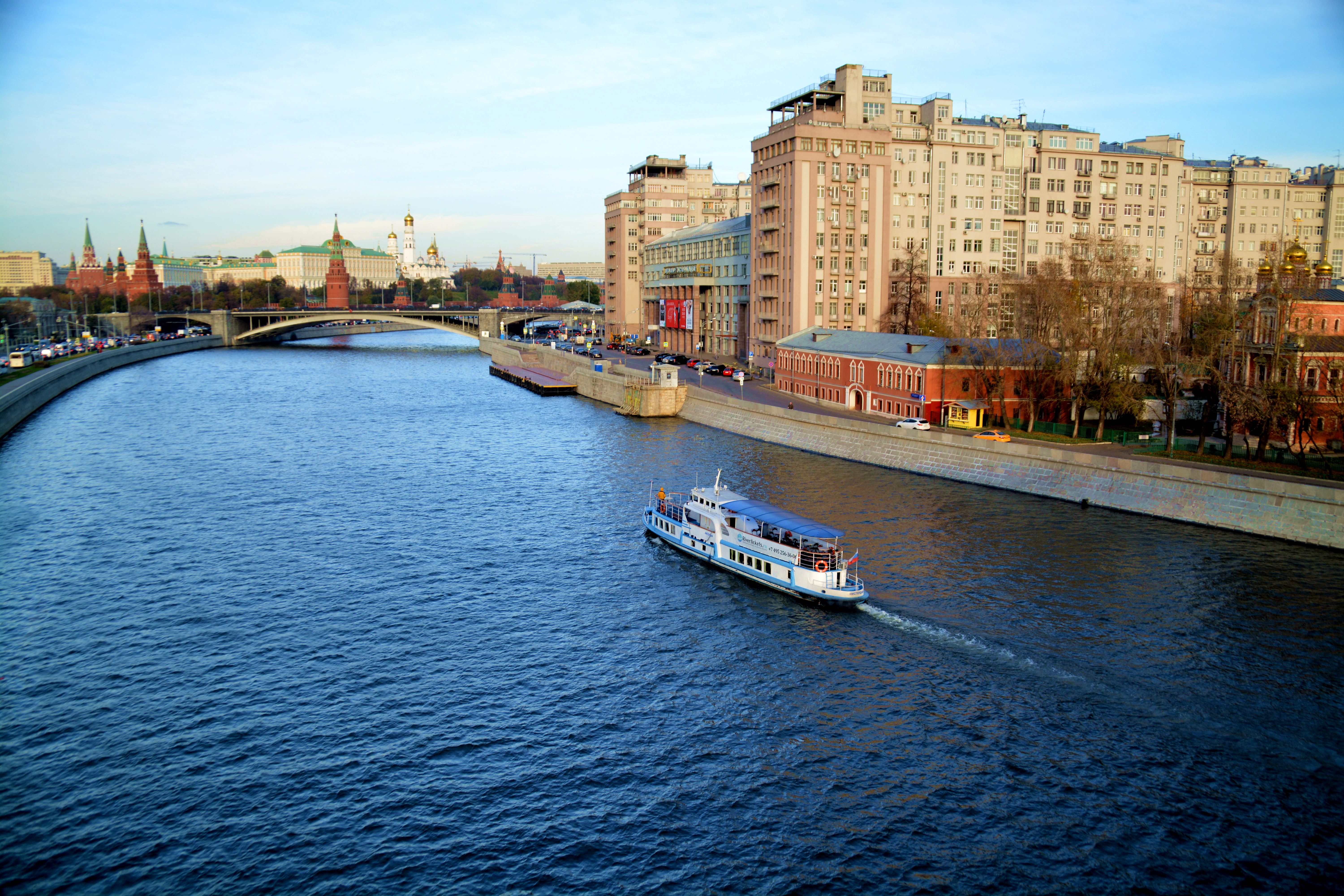莫斯科河游船是一件很惬意的事,这里也是