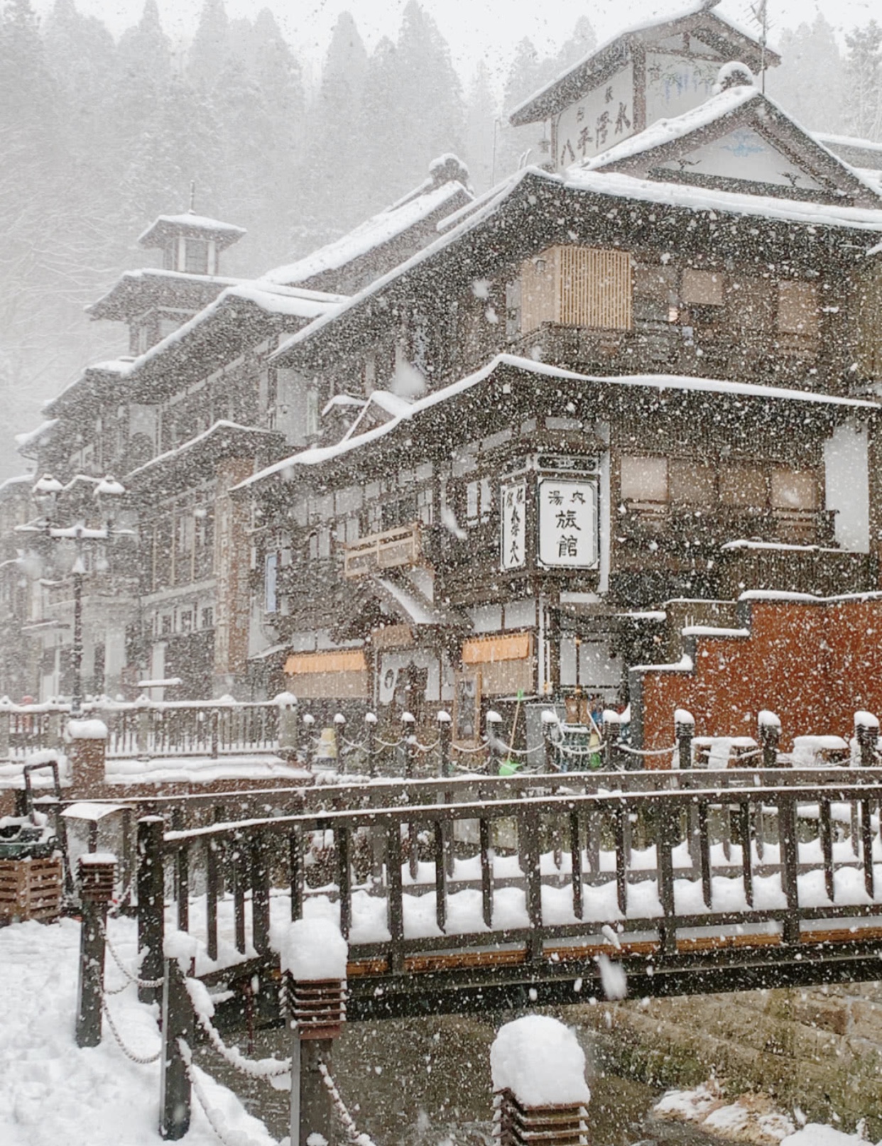 日本雪景最美的城市图片
