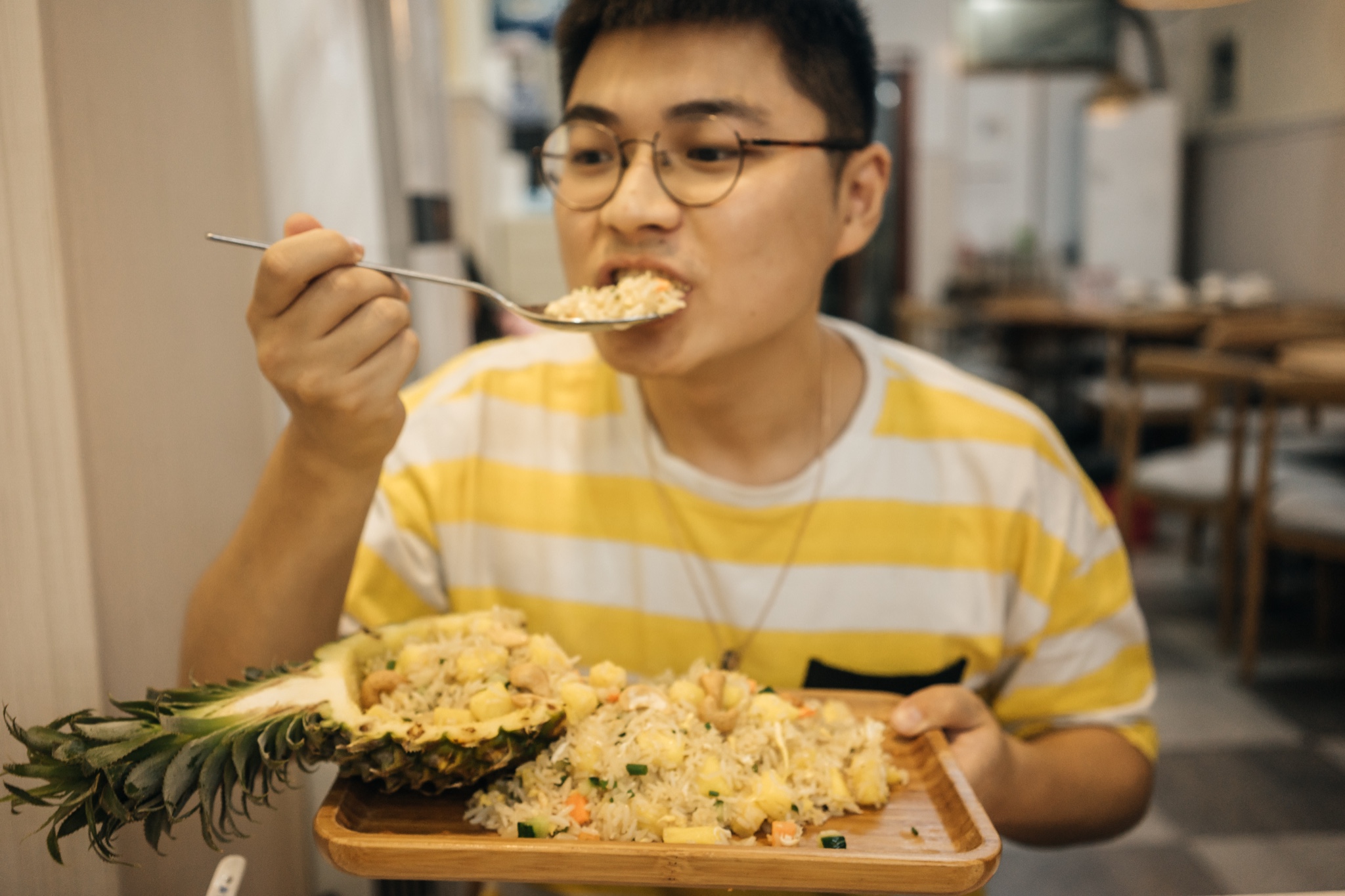 客人的喜好来制定口味, 比如 川,粤,琼,泰等,老板也致力于开发新口味