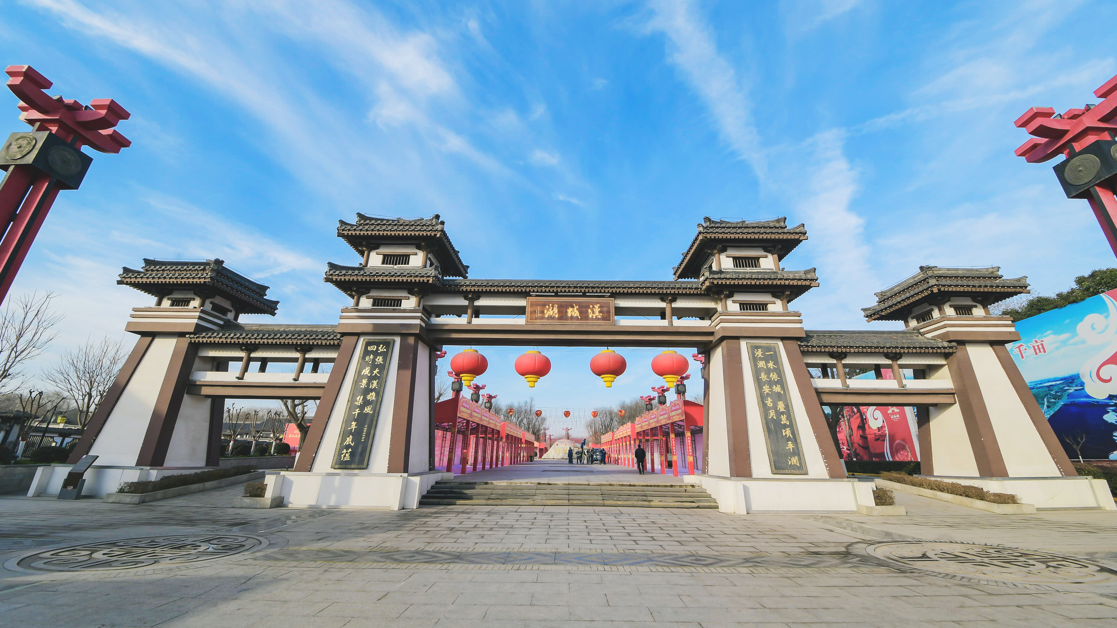 四连汉阙相当于汉城湖的大门,也是汉城湖