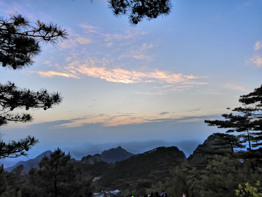 凌晨登黃山白鵝山莊觀日出