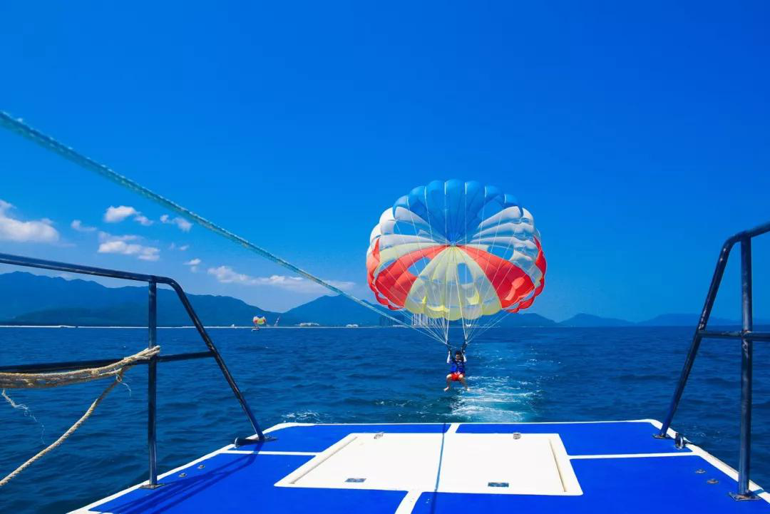 此外,島上還提供海上拖傘,摩托艇,潛水,海上自行車,水下摩托,水上飛龍