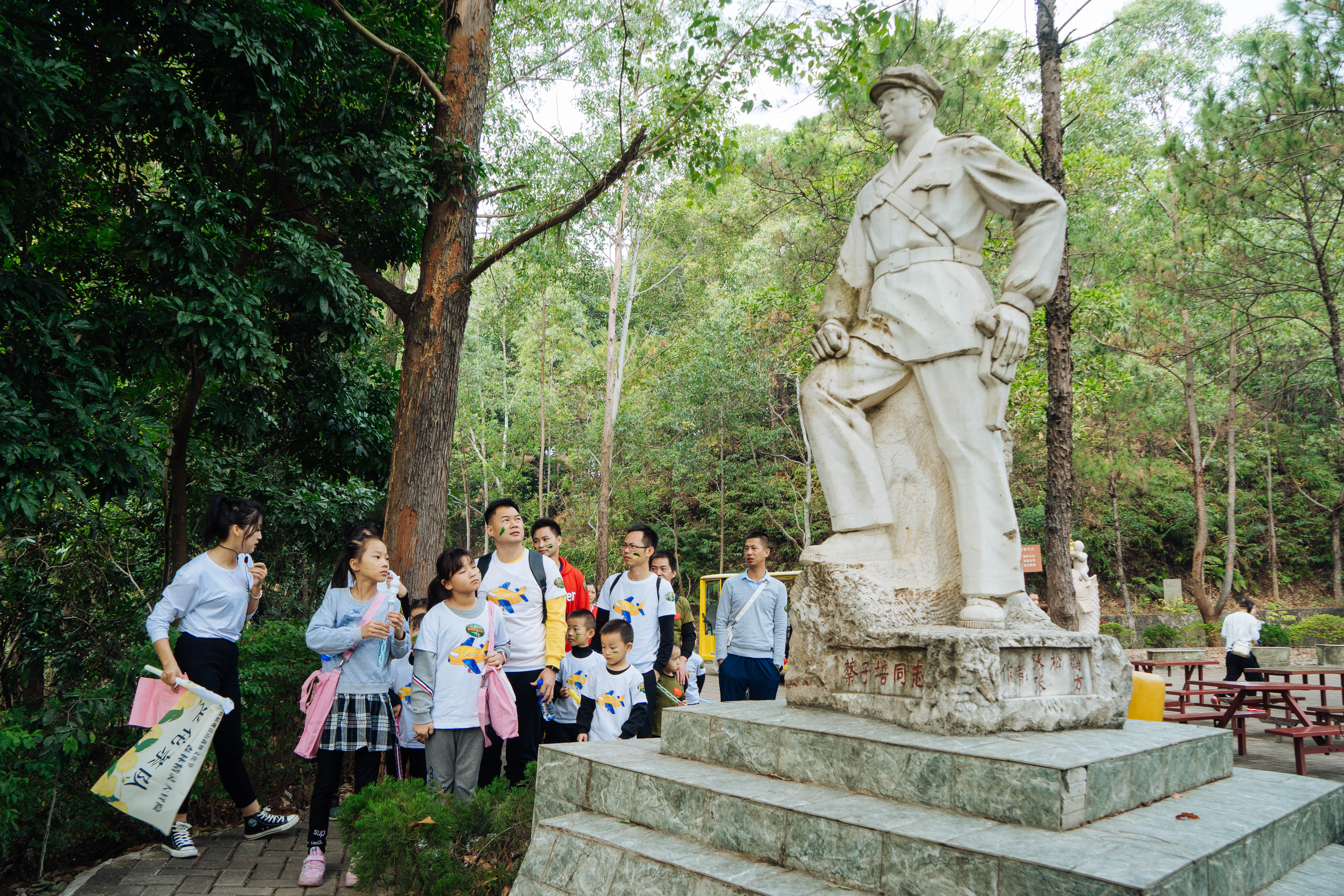 萌娃化身森林精灵开启森林冒险之旅