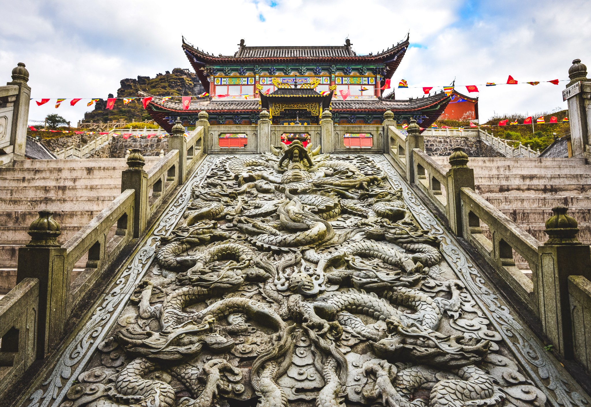 承恩寺位于新老金顶之间,是 梵净山 寺庙群