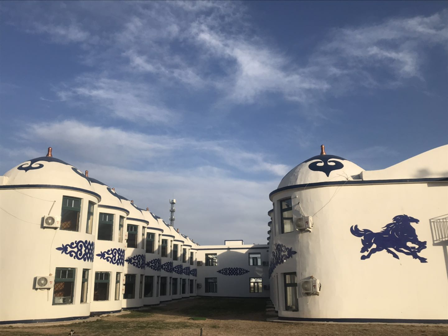 在沙漠中的莲花酒店惊艳,父母比较满意_鄂尔多斯游记_途牛