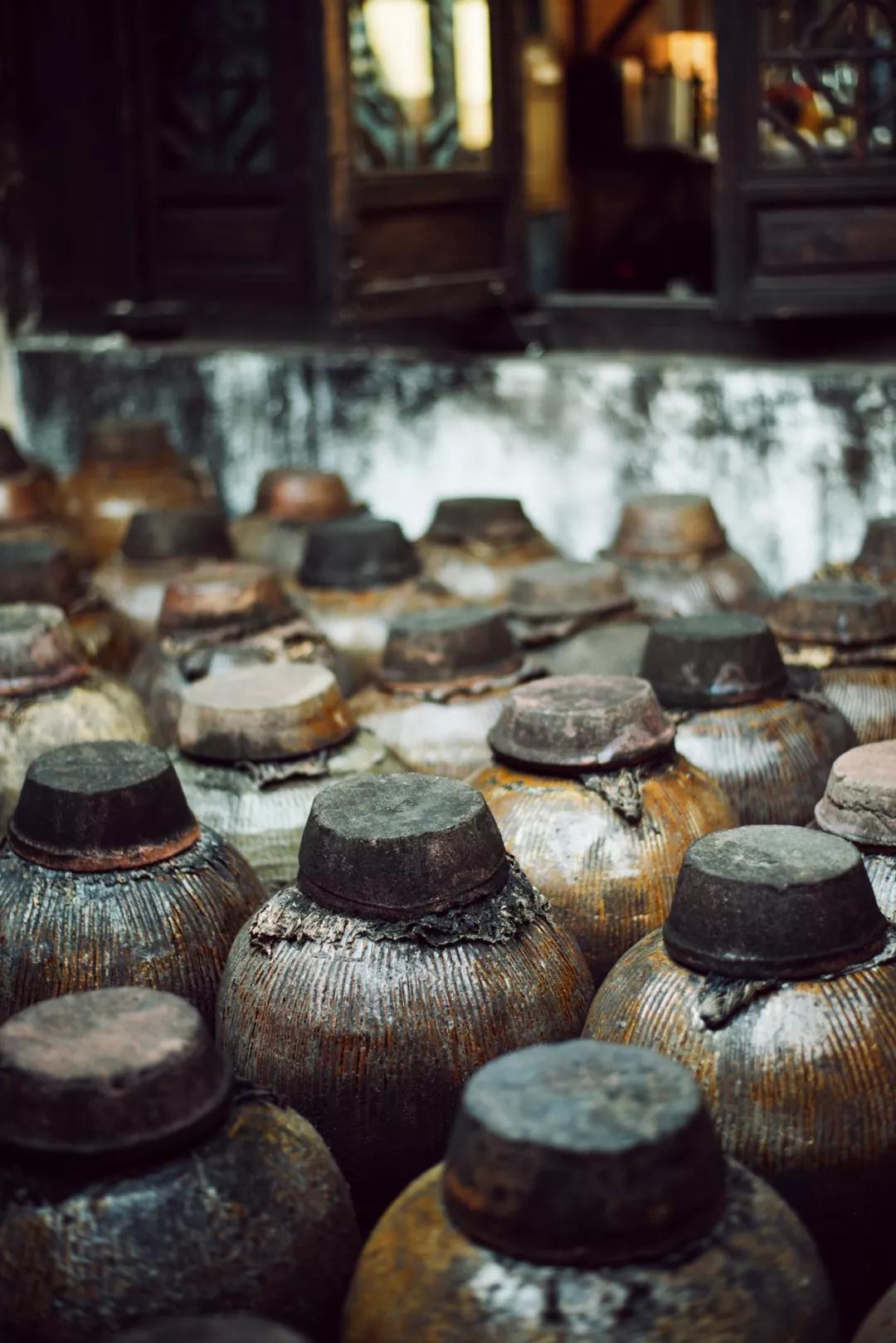 4,采用传统方法酿制的乌镇三白酒味甘香烈,深得嗜酒之人的喜爱而其