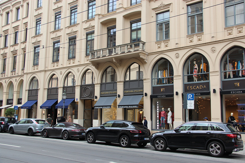 马克西米利安大街是慕尼黑豪华与魅力的典范.