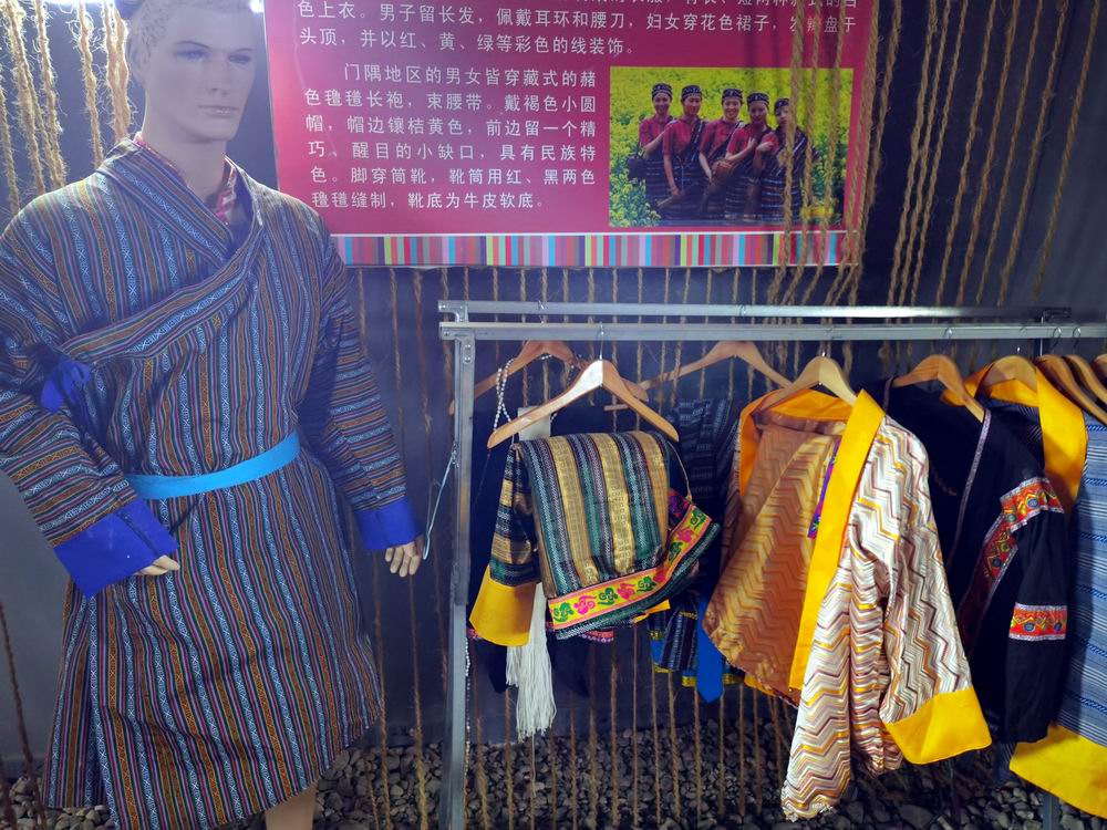 墨脱水资源的展板门巴族和珞巴族的民俗画莲花阁除了能够看到墨脱县城