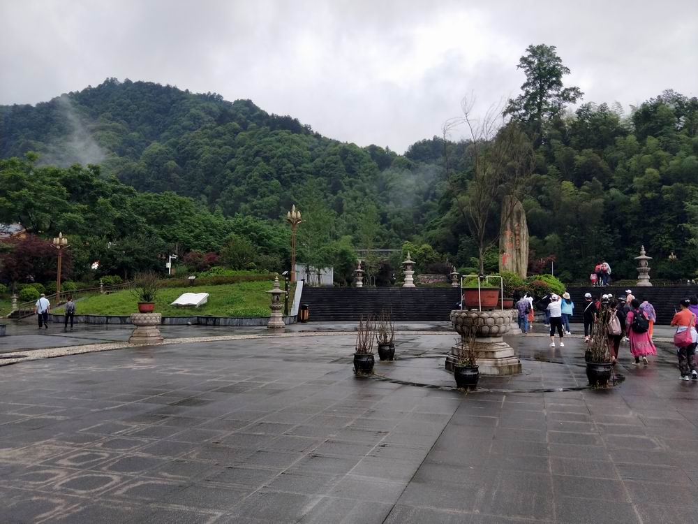 首发雨后梵净山