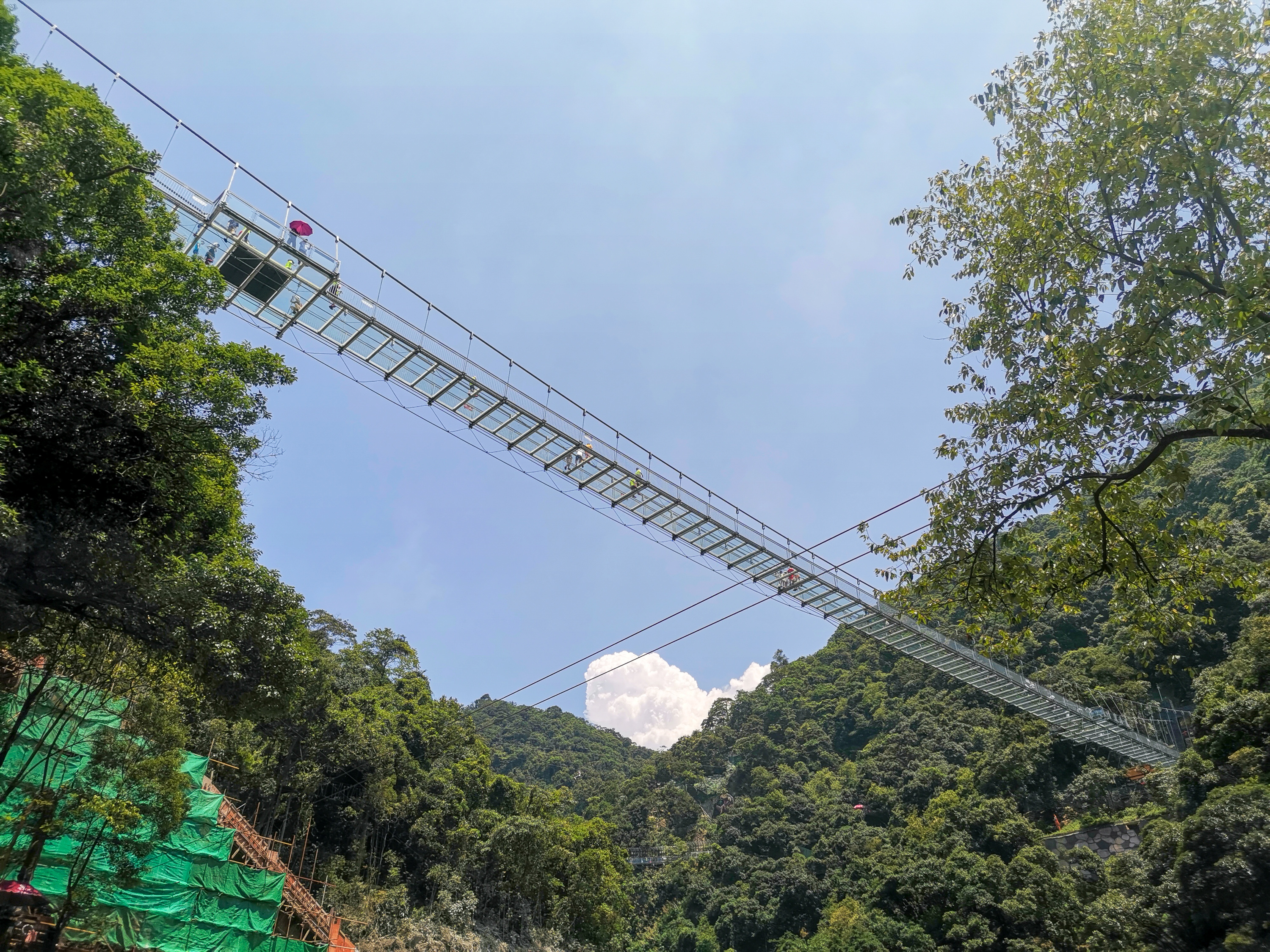 打卡清遠最新的黃騰峽天門懸廊和最牛的古龍峽雲天玻霸