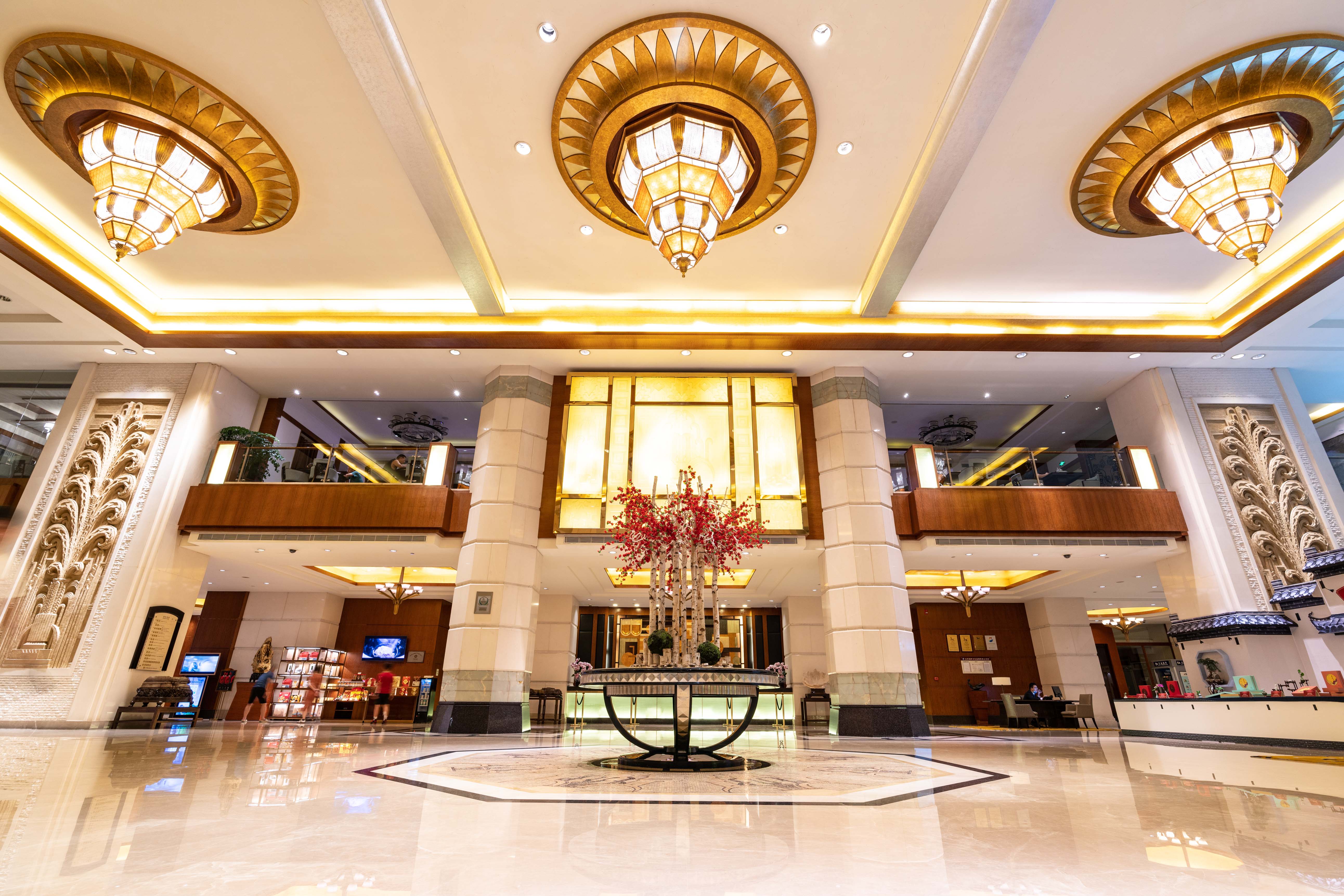 因为要游览惠州西湖,于是选择了惠州康帝国际酒店,东邻东江,西倚西湖