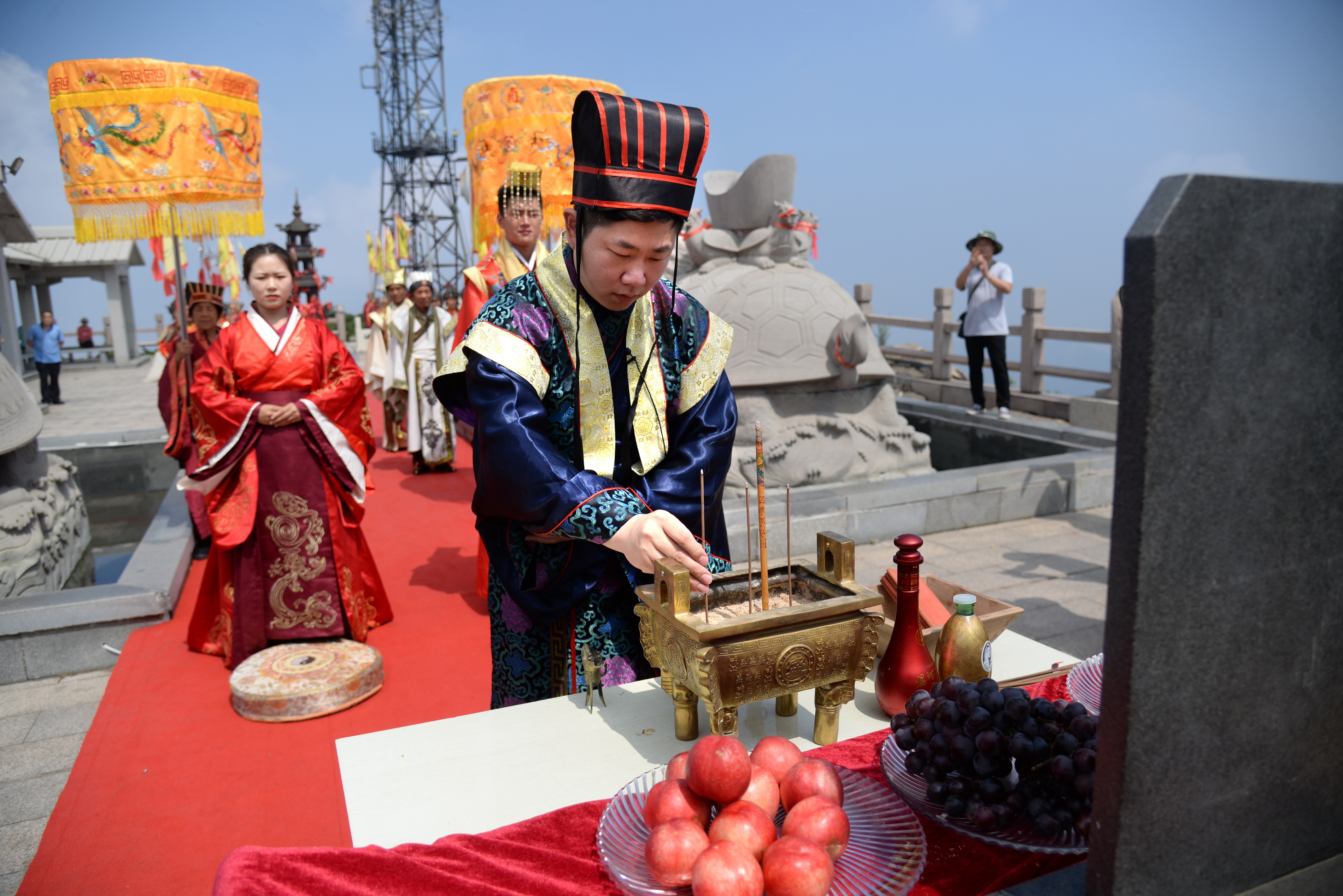 龟蒙极顶祭山神