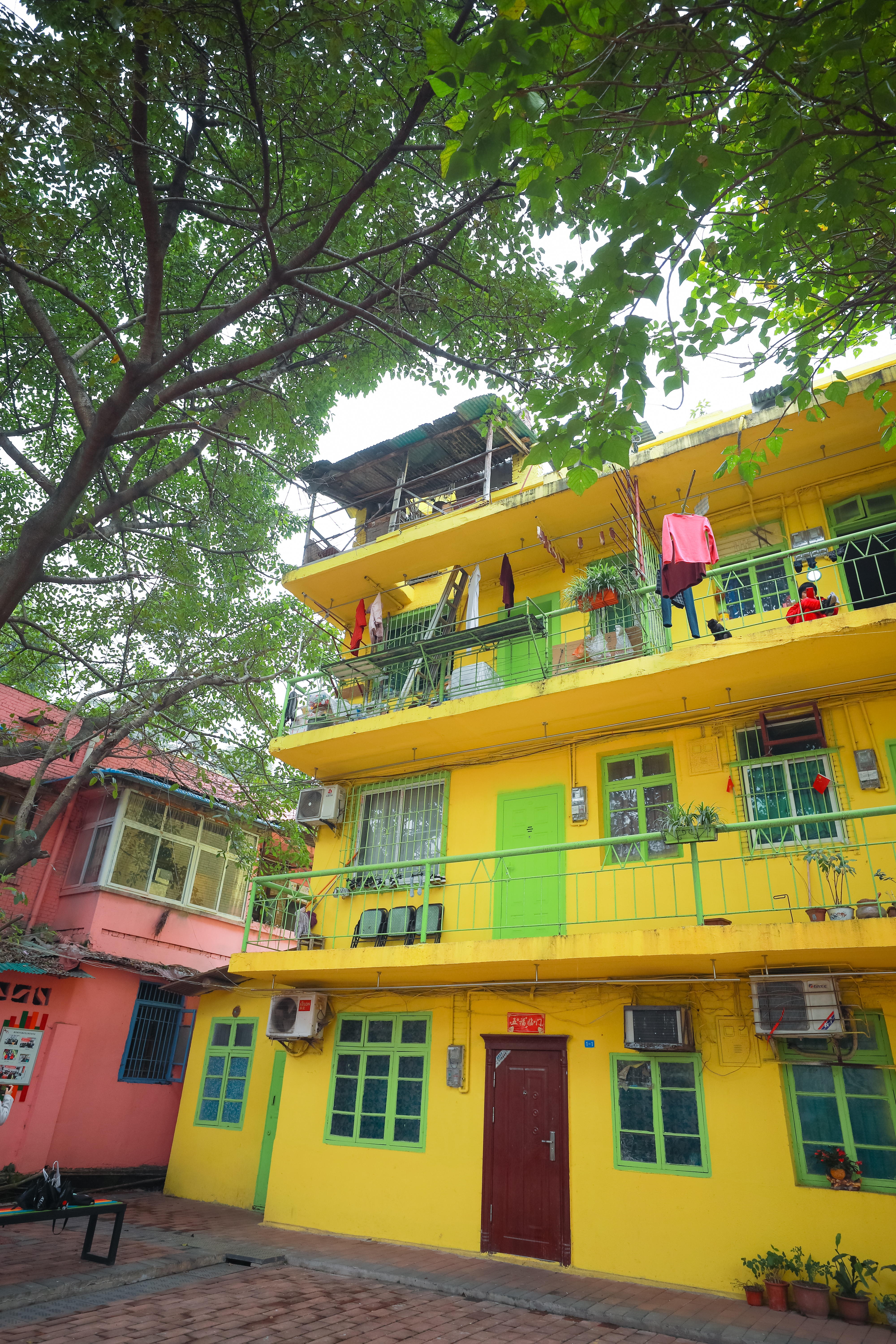 重庆旅游石井坡的彩色房子