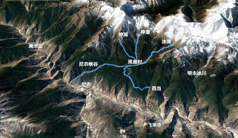 因为一直下雨,卡瓦博格峰只隐约露出一个小