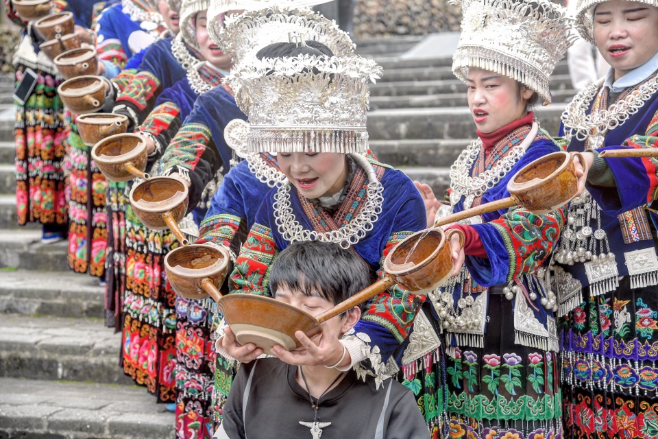【首发】吃美食,看表演,在世界最大的苗寨中过新年是怎样的体验