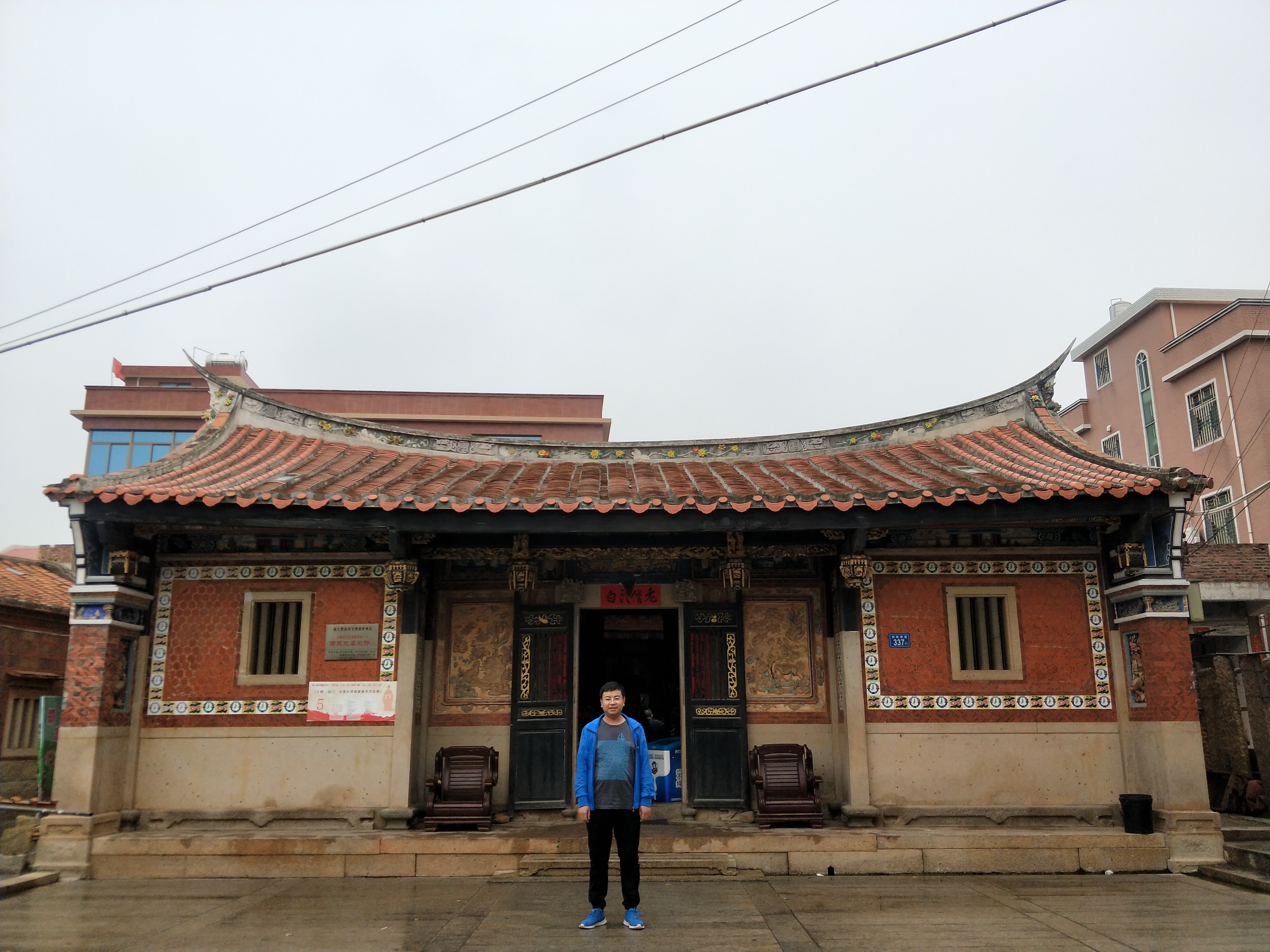 交通只能自驾而行,道路漫长,岛内的景点有千年古树-注生娘娘庙-国民党
